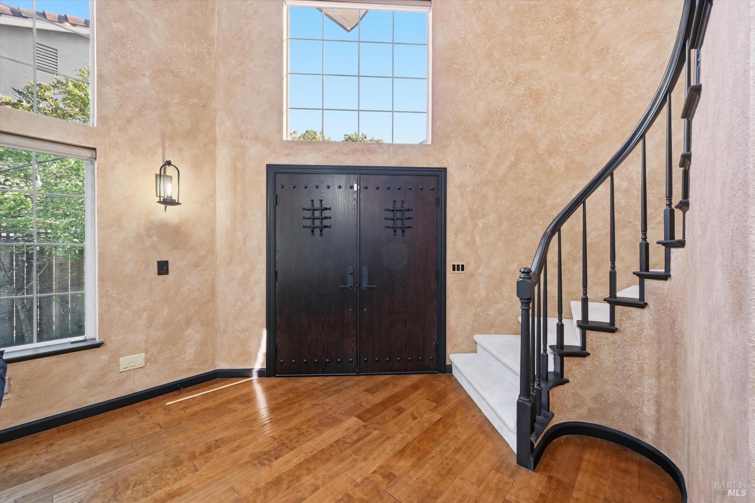 Detail Gallery Image 27 of 53 For 28 S Newport Dr, Napa,  CA 94559 - 5 Beds | 3 Baths