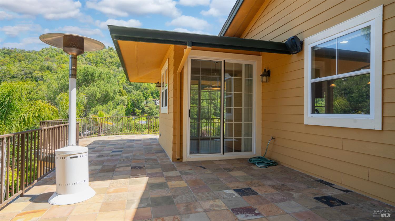 Detail Gallery Image 31 of 74 For 6 Leona Dr, San Rafael,  CA 94903 - 4 Beds | 3/1 Baths