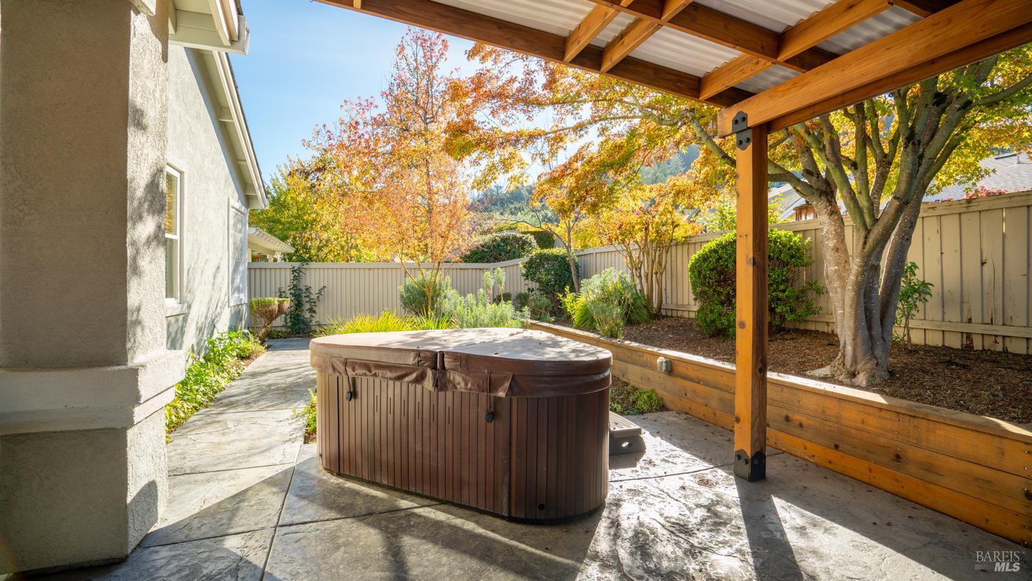 Detail Gallery Image 9 of 50 For 303 Clover Springs Dr, Cloverdale,  CA 95425 - 2 Beds | 2 Baths