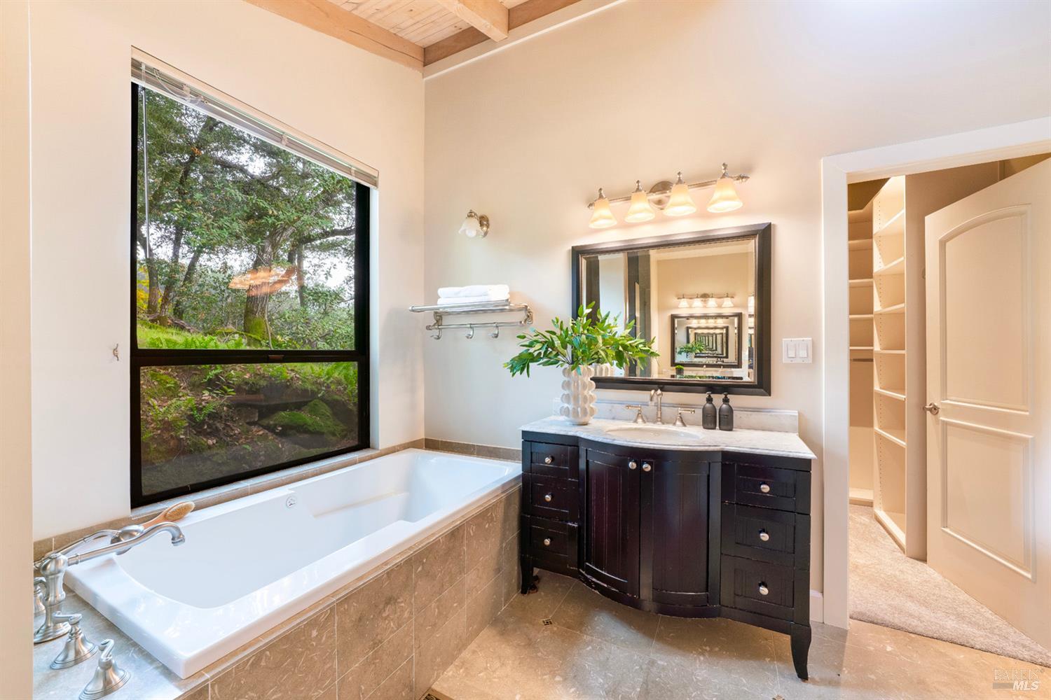 Detail Gallery Image 22 of 39 For 522 Meadowood Ln, Saint Helena,  CA 94574 - 2 Beds | 3 Baths