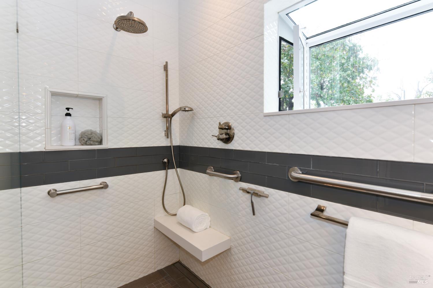 Detail Gallery Image 18 of 44 For 928 Hunt Ave, Saint Helena,  CA 94574 - 3 Beds | 2/1 Baths