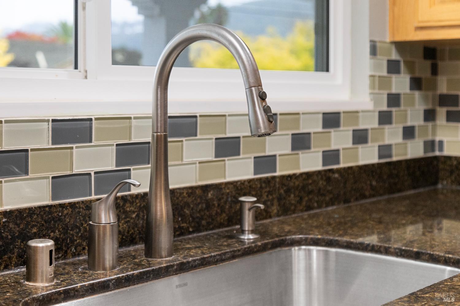 Detail Gallery Image 12 of 58 For 700 Tamarack Dr, San Rafael,  CA 94903 - 3 Beds | 2 Baths