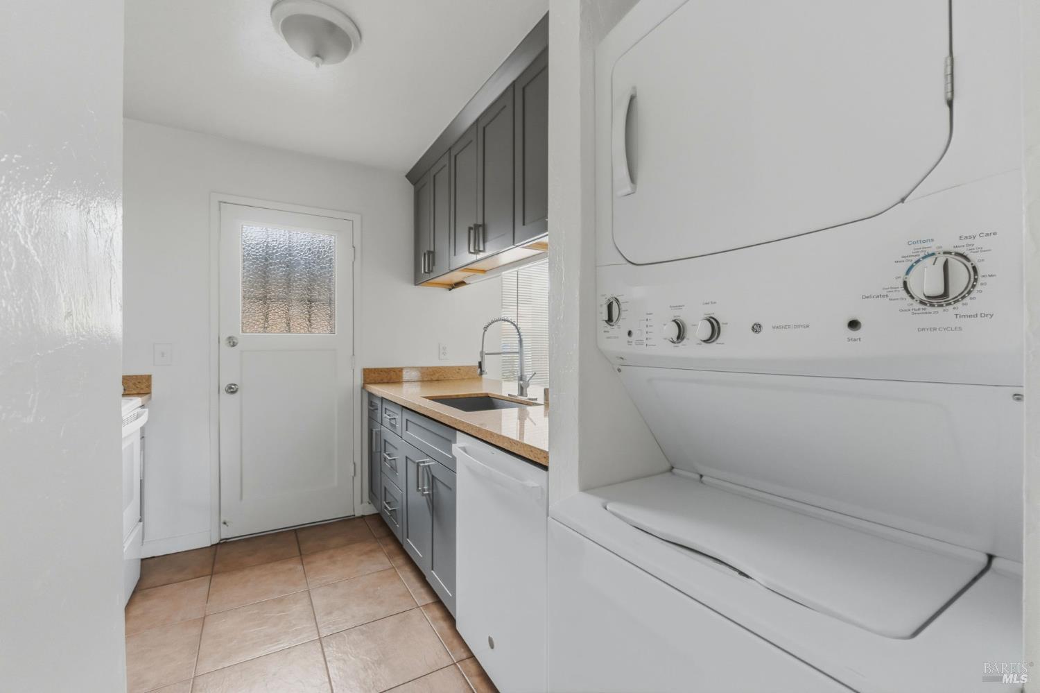 Detail Gallery Image 9 of 34 For 55 Villa Cir, Fairfield,  CA 94533 - 2 Beds | 1/1 Baths