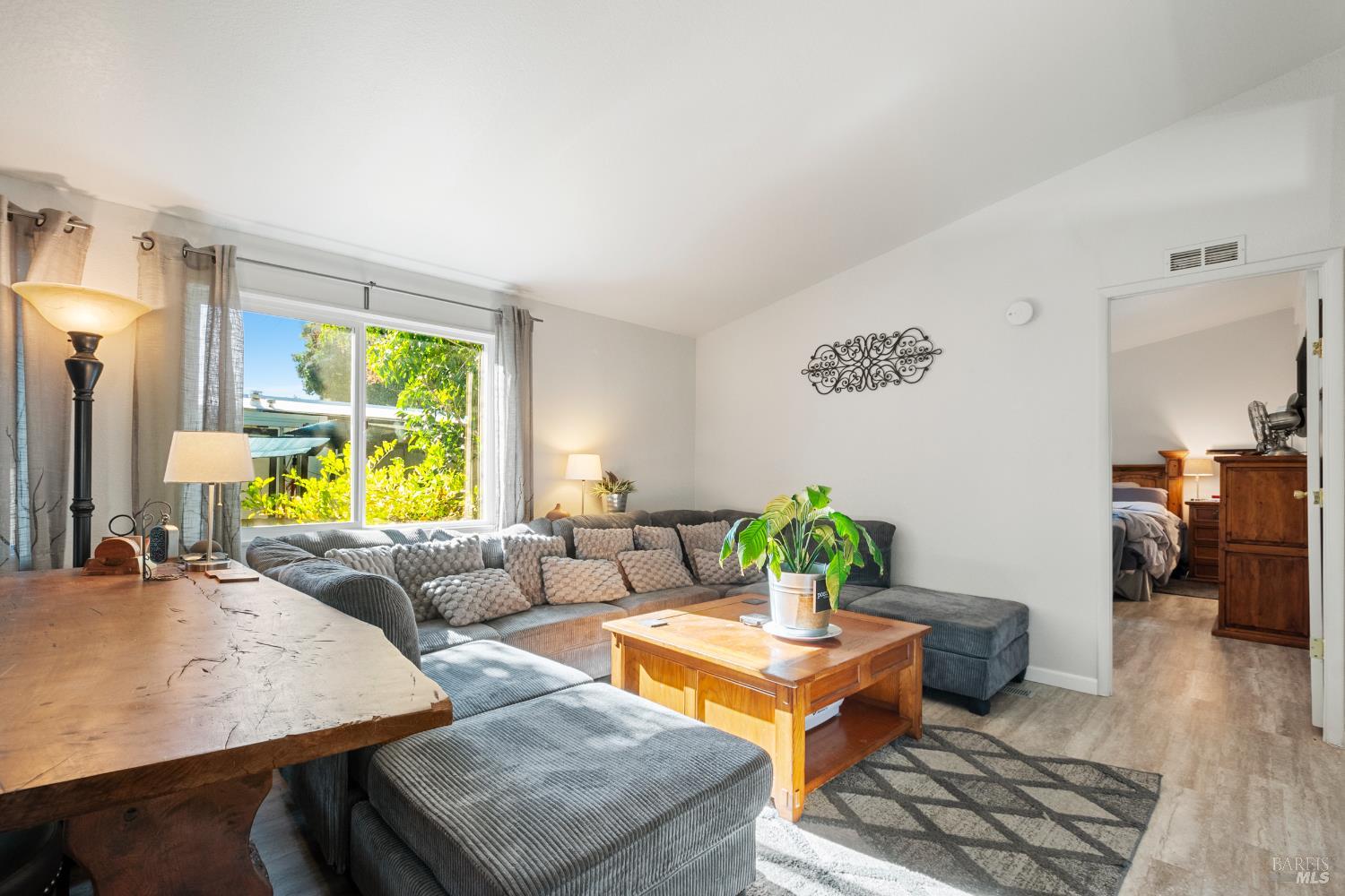 Detail Gallery Image 7 of 29 For 225 Magnolia Ave, Santa Rosa,  CA 95407 - 3 Beds | 2 Baths