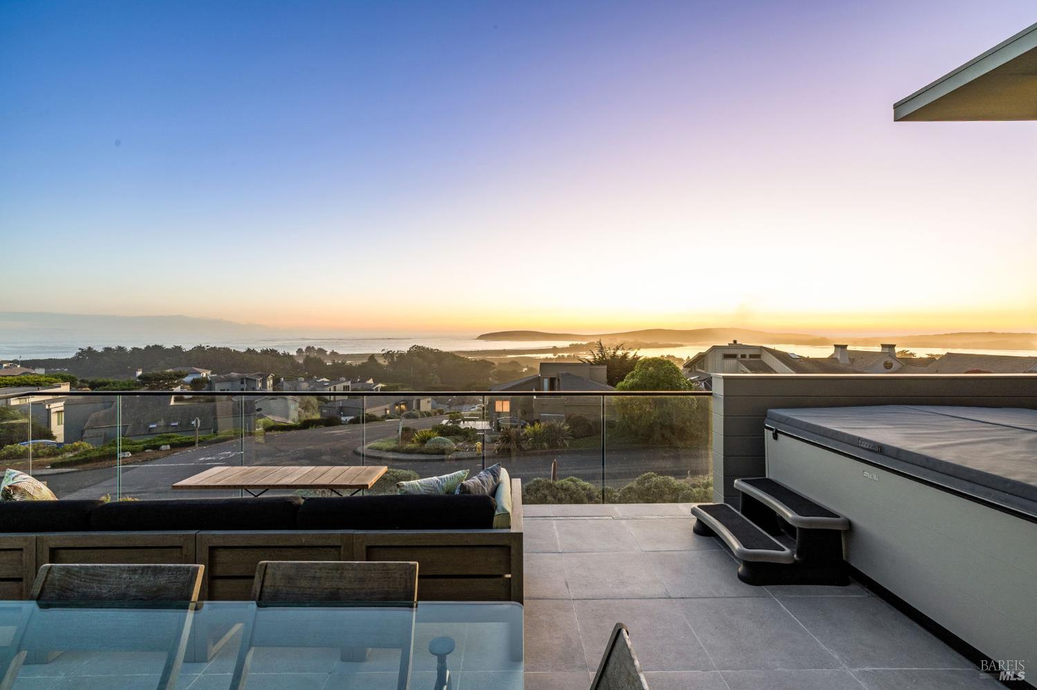 Detail Gallery Image 4 of 95 For 1536 Sea Way, Bodega Bay,  CA 94923 - 4 Beds | 4/1 Baths