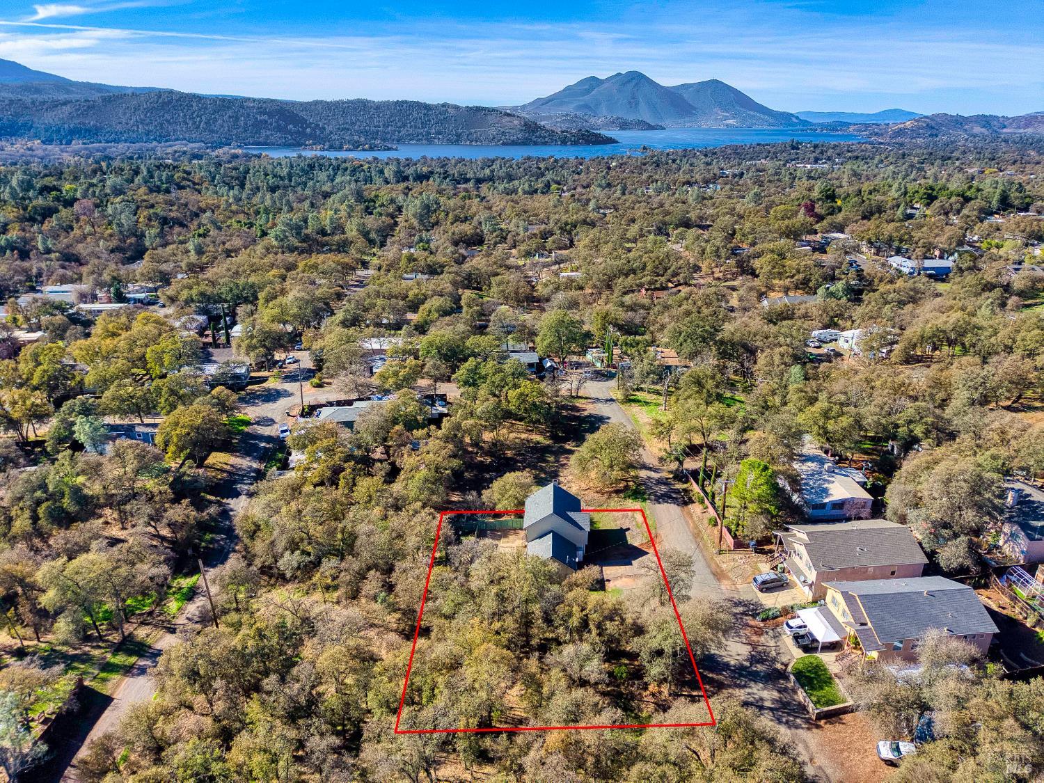 Detail Gallery Image 2 of 37 For 16055 29th Ave, Clearlake,  CA 95422 - 3 Beds | 2/1 Baths