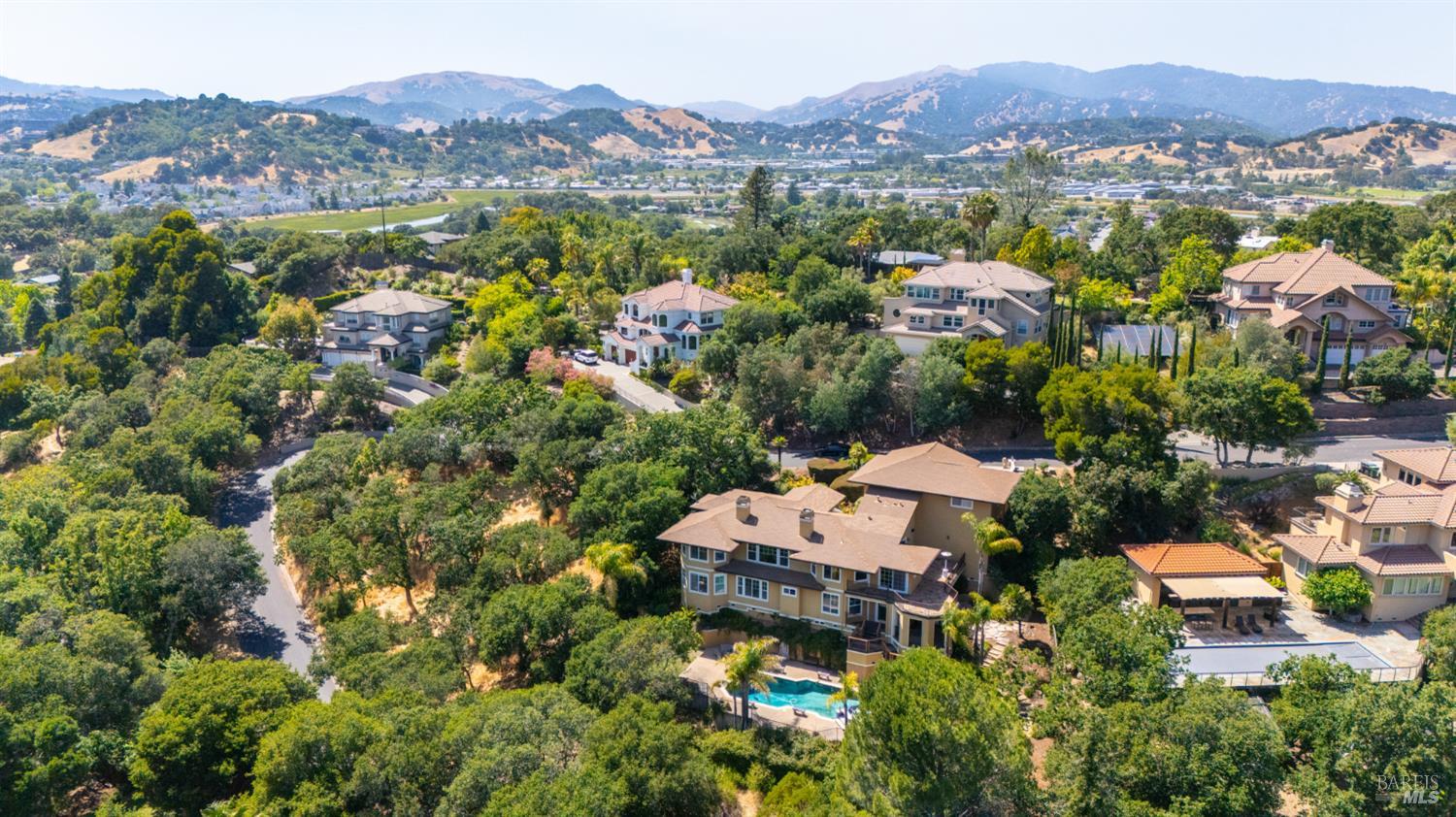 Detail Gallery Image 2 of 74 For 6 Leona Dr, San Rafael,  CA 94903 - 4 Beds | 3/1 Baths