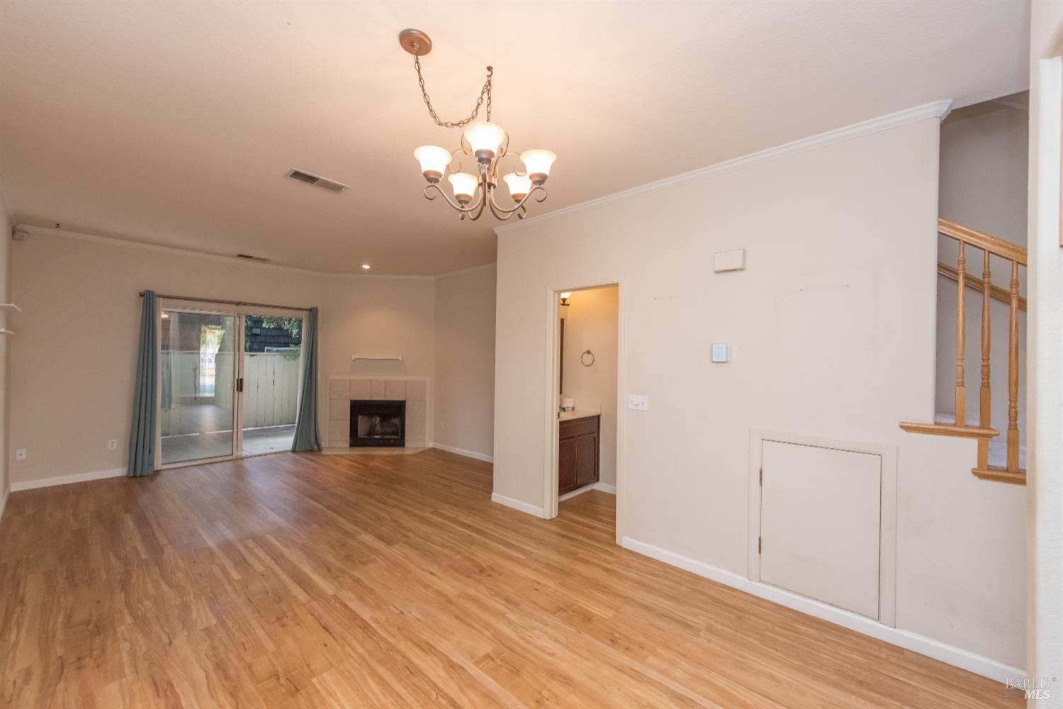 Detail Gallery Image 9 of 24 For 1221 Eardley Ave, Santa Rosa,  CA 95401 - 2 Beds | 1/1 Baths