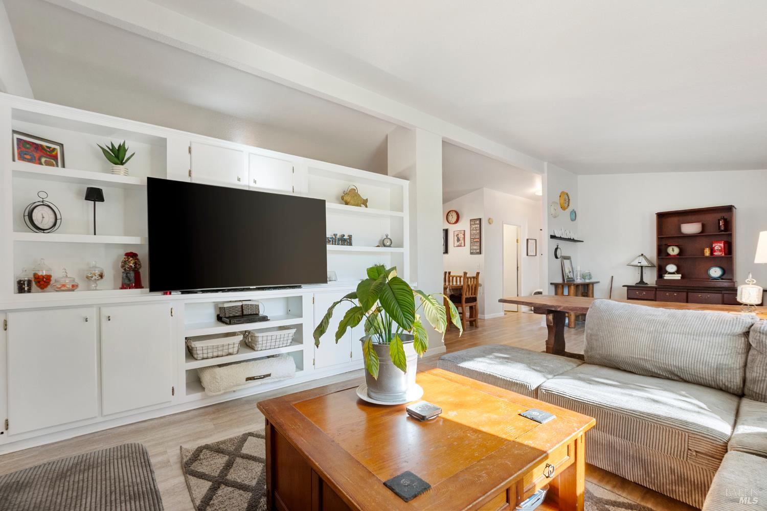 Detail Gallery Image 9 of 29 For 225 Magnolia Ave, Santa Rosa,  CA 95407 - 3 Beds | 2 Baths