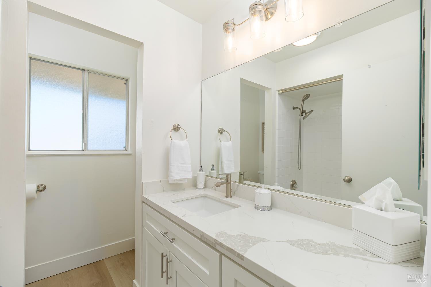 Detail Gallery Image 19 of 28 For 71 Roundtree Blvd, San Rafael,  CA 94903 - 2 Beds | 1/1 Baths
