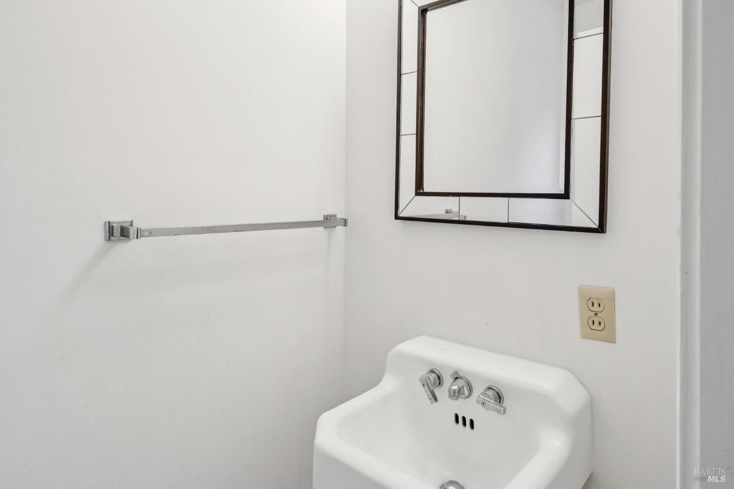 Detail Gallery Image 21 of 42 For 295 Stuyvesant Dr, San Anselmo,  CA 94960 - 4 Beds | 2/1 Baths