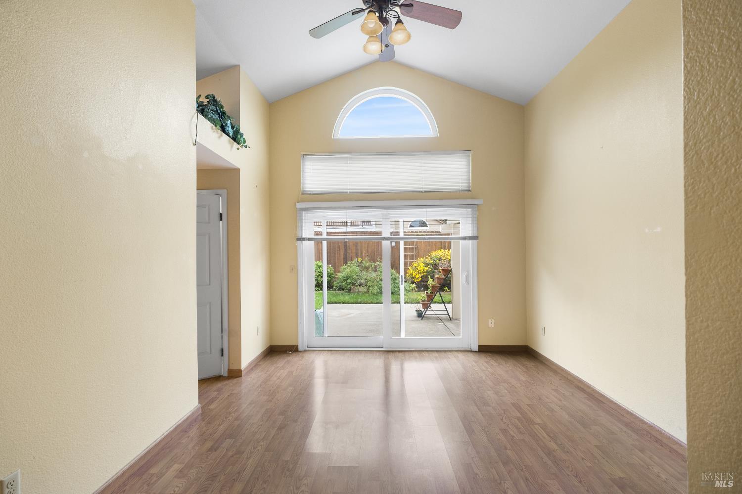 Detail Gallery Image 29 of 41 For 462 Eagle Ln, Vacaville,  CA 95687 - 3 Beds | 2 Baths