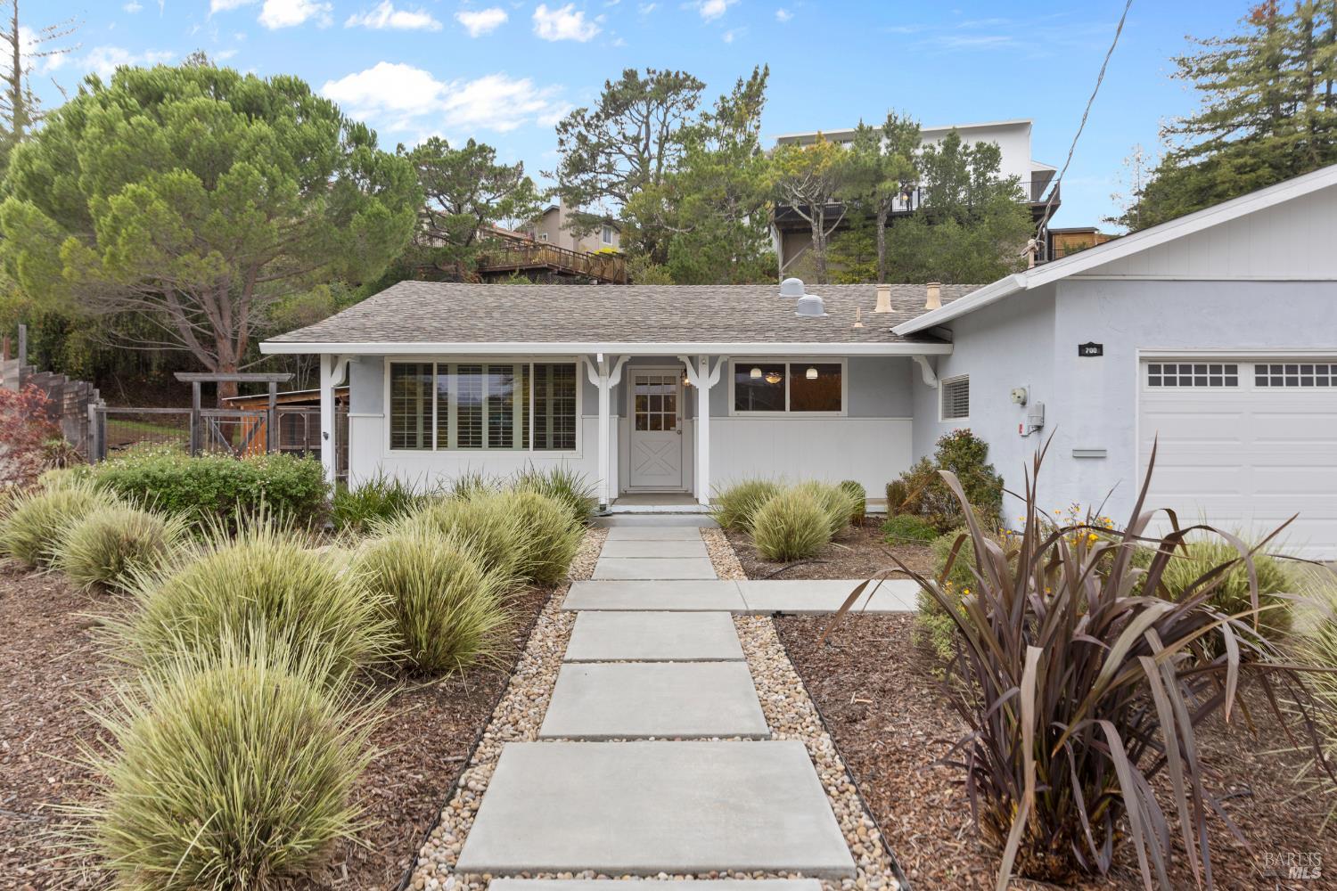 Detail Gallery Image 6 of 58 For 700 Tamarack Dr, San Rafael,  CA 94903 - 3 Beds | 2 Baths