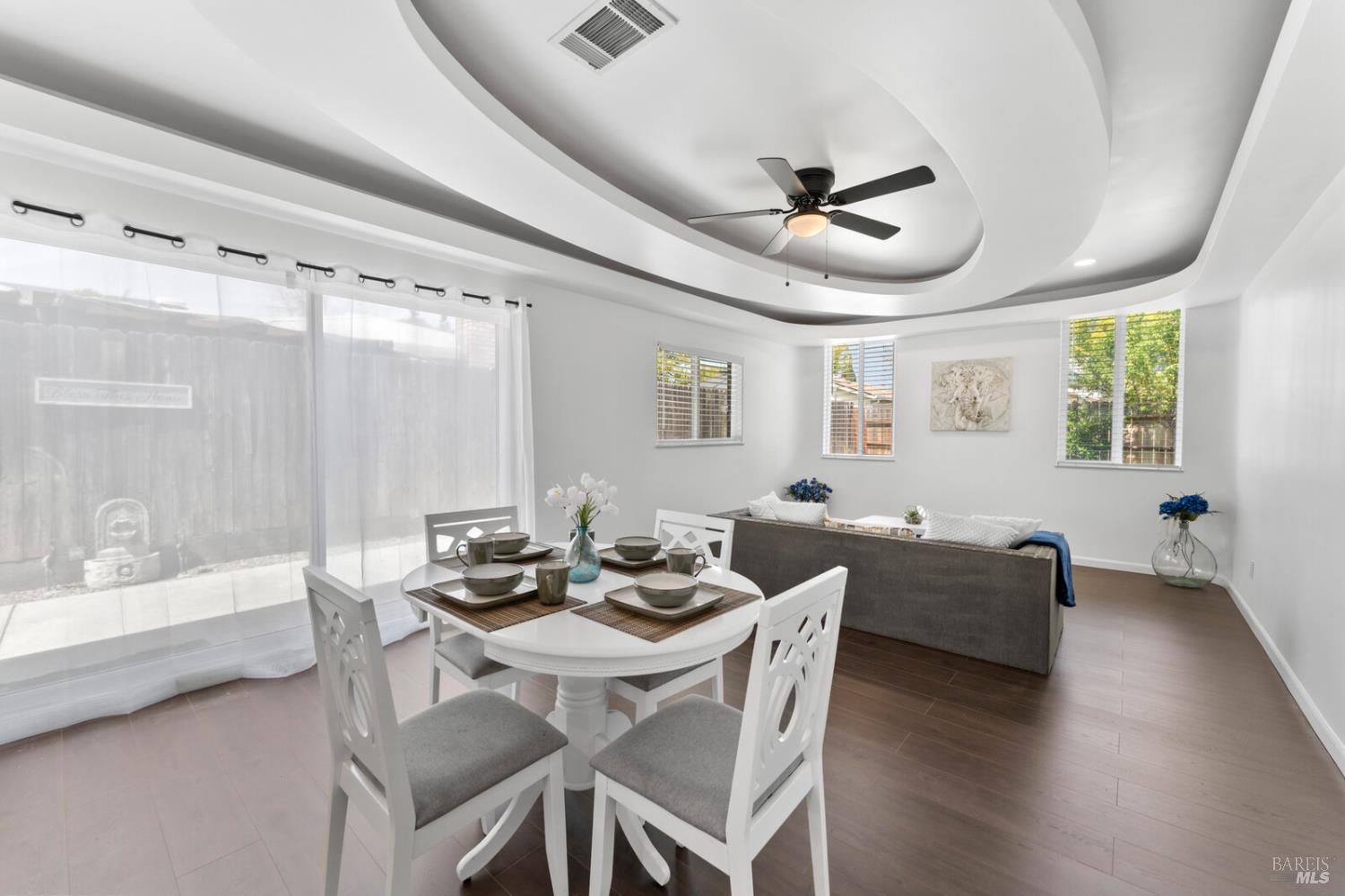 Detail Gallery Image 22 of 71 For 1649 California Dr, Vacaville,  CA 95687 - 5 Beds | 2/1 Baths