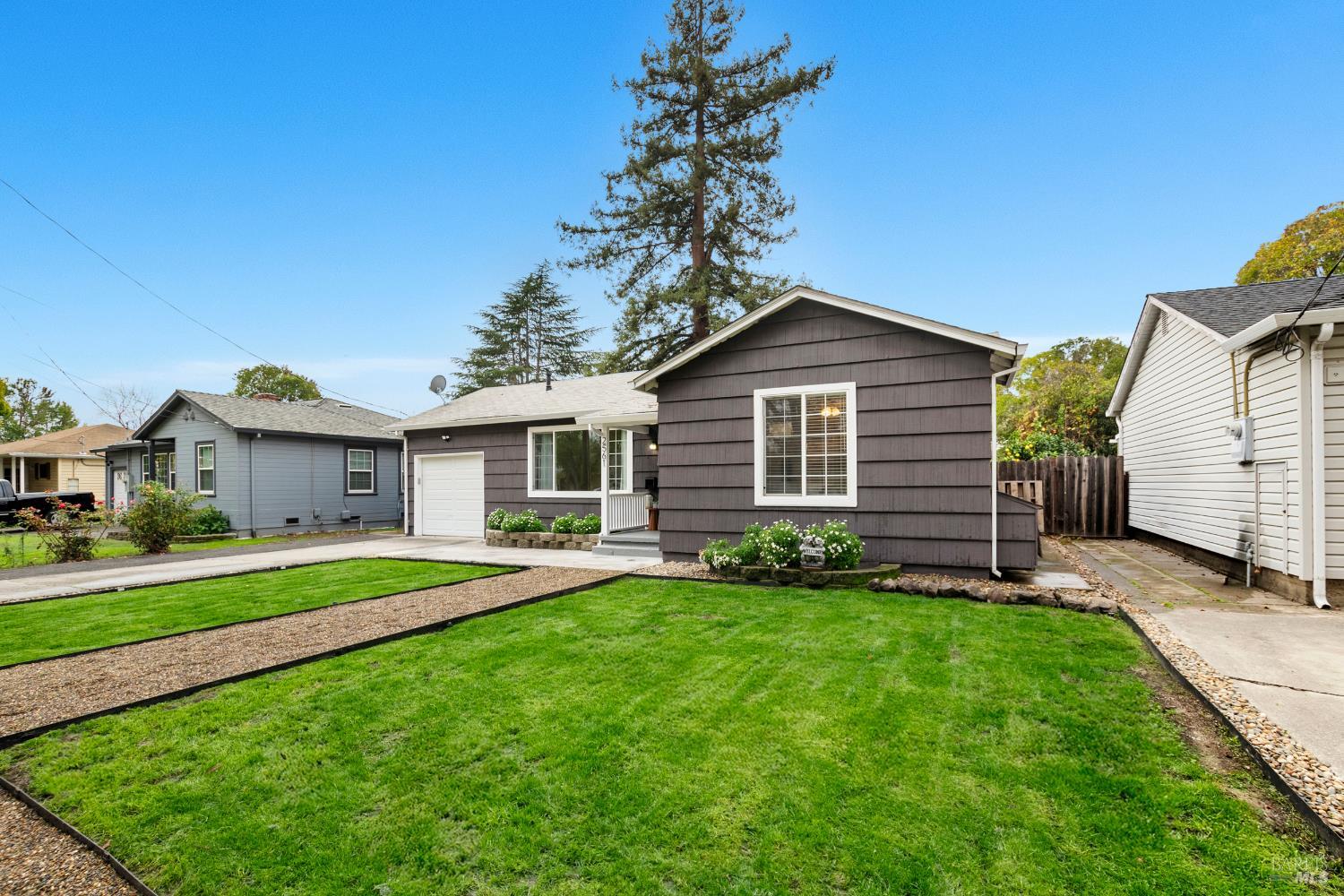 Detail Gallery Image 3 of 28 For 2561 Pacific St, Napa,  CA 94558 - 2 Beds | 1 Baths