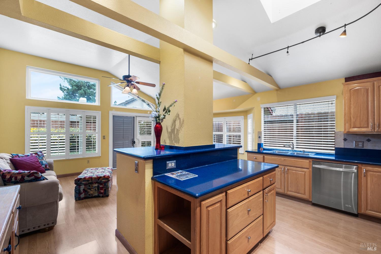 Detail Gallery Image 21 of 41 For 462 Eagle Ln, Vacaville,  CA 95687 - 3 Beds | 2 Baths