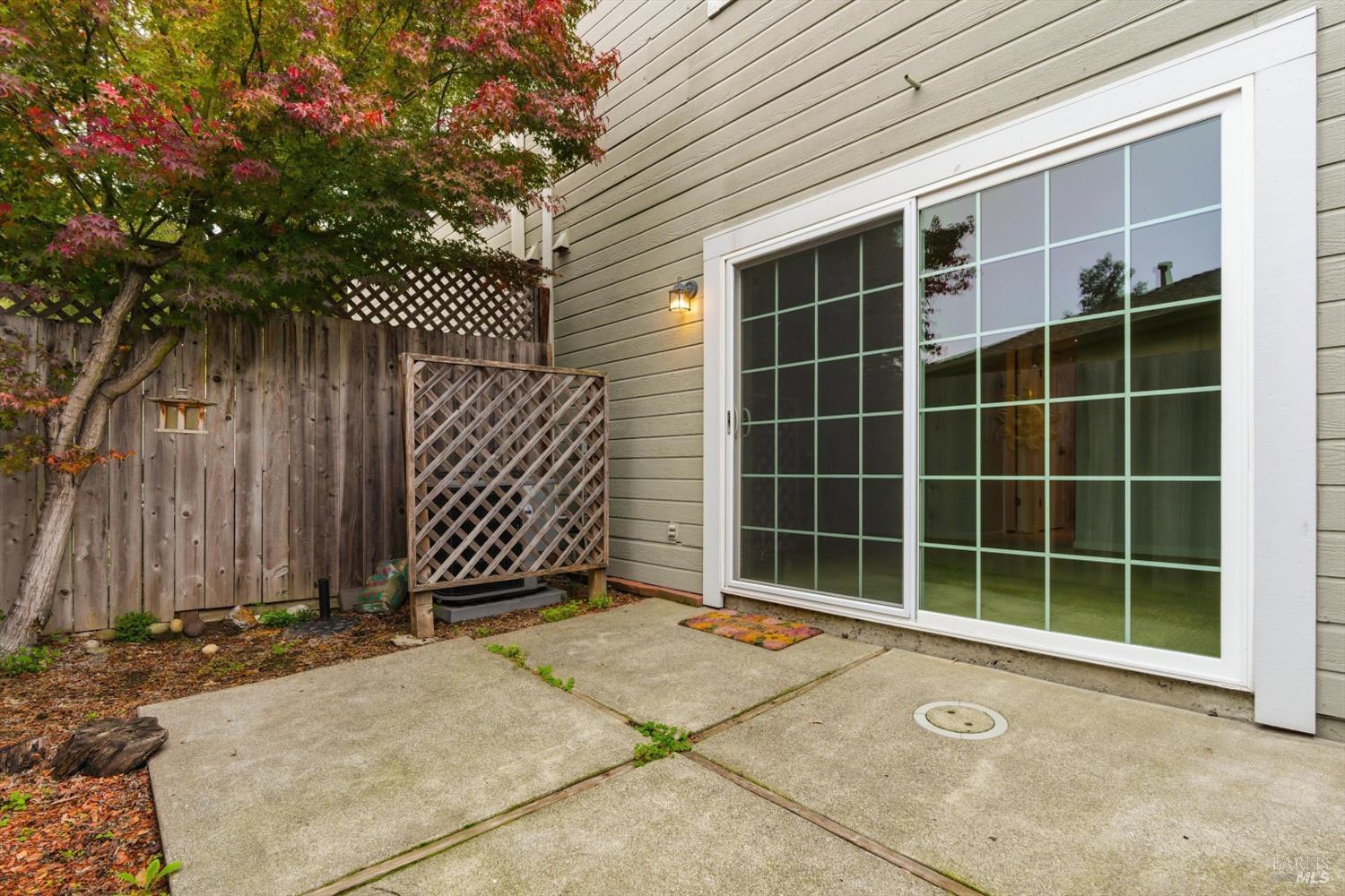 Detail Gallery Image 11 of 13 For 1452 Townview Dr, Santa Rosa,  CA 95405 - 2 Beds | 1/1 Baths