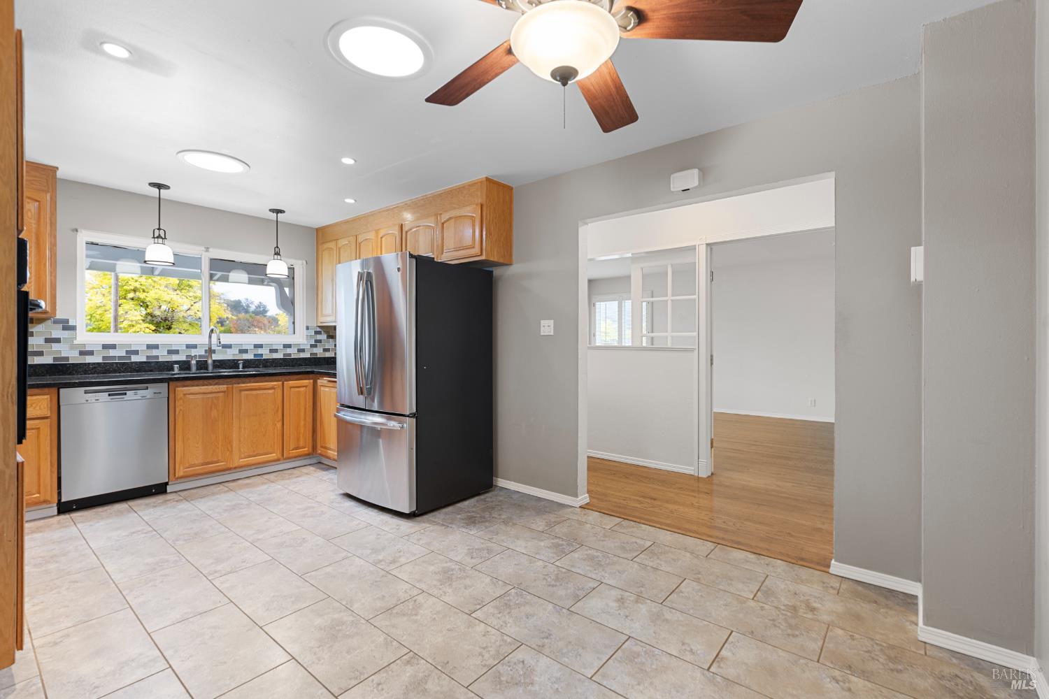 Detail Gallery Image 9 of 58 For 700 Tamarack Dr, San Rafael,  CA 94903 - 3 Beds | 2 Baths