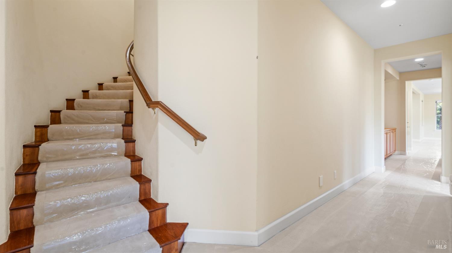 Detail Gallery Image 17 of 74 For 6 Leona Dr, San Rafael,  CA 94903 - 4 Beds | 3/1 Baths