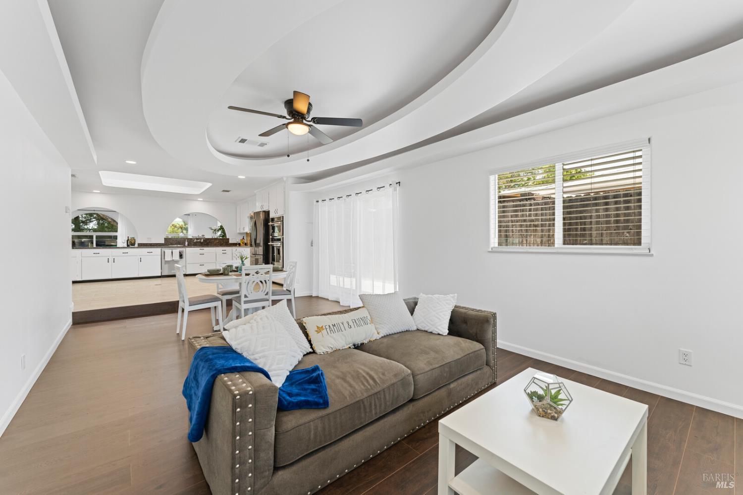 Detail Gallery Image 25 of 71 For 1649 California Dr, Vacaville,  CA 95687 - 5 Beds | 2/1 Baths