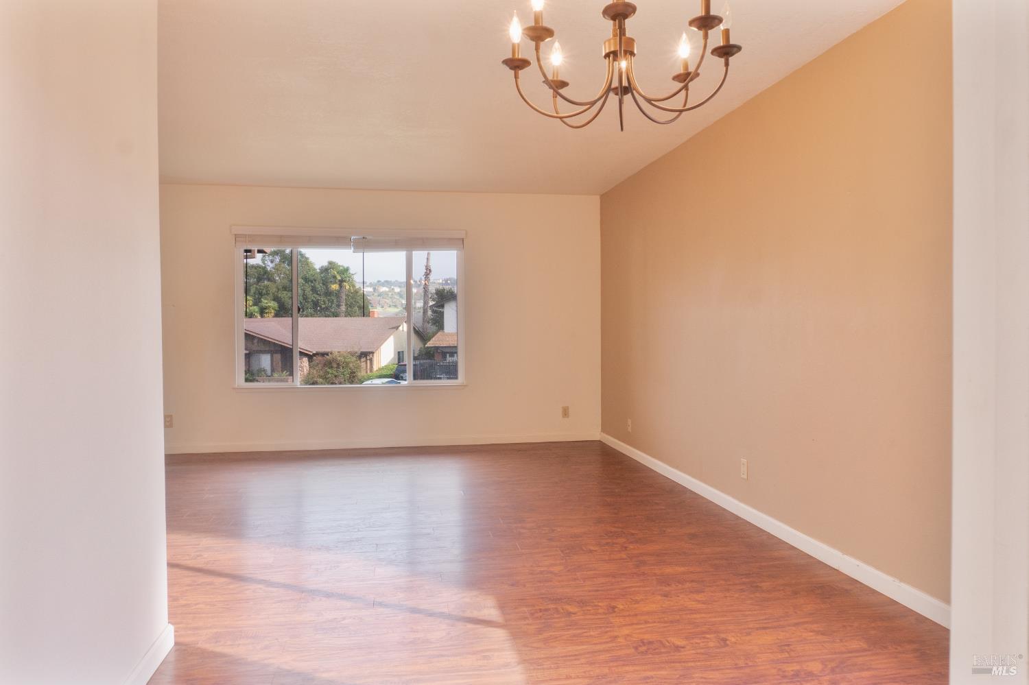 Detail Gallery Image 8 of 48 For 1337 Shea Ter, Vallejo,  CA 94591 - 3 Beds | 2 Baths