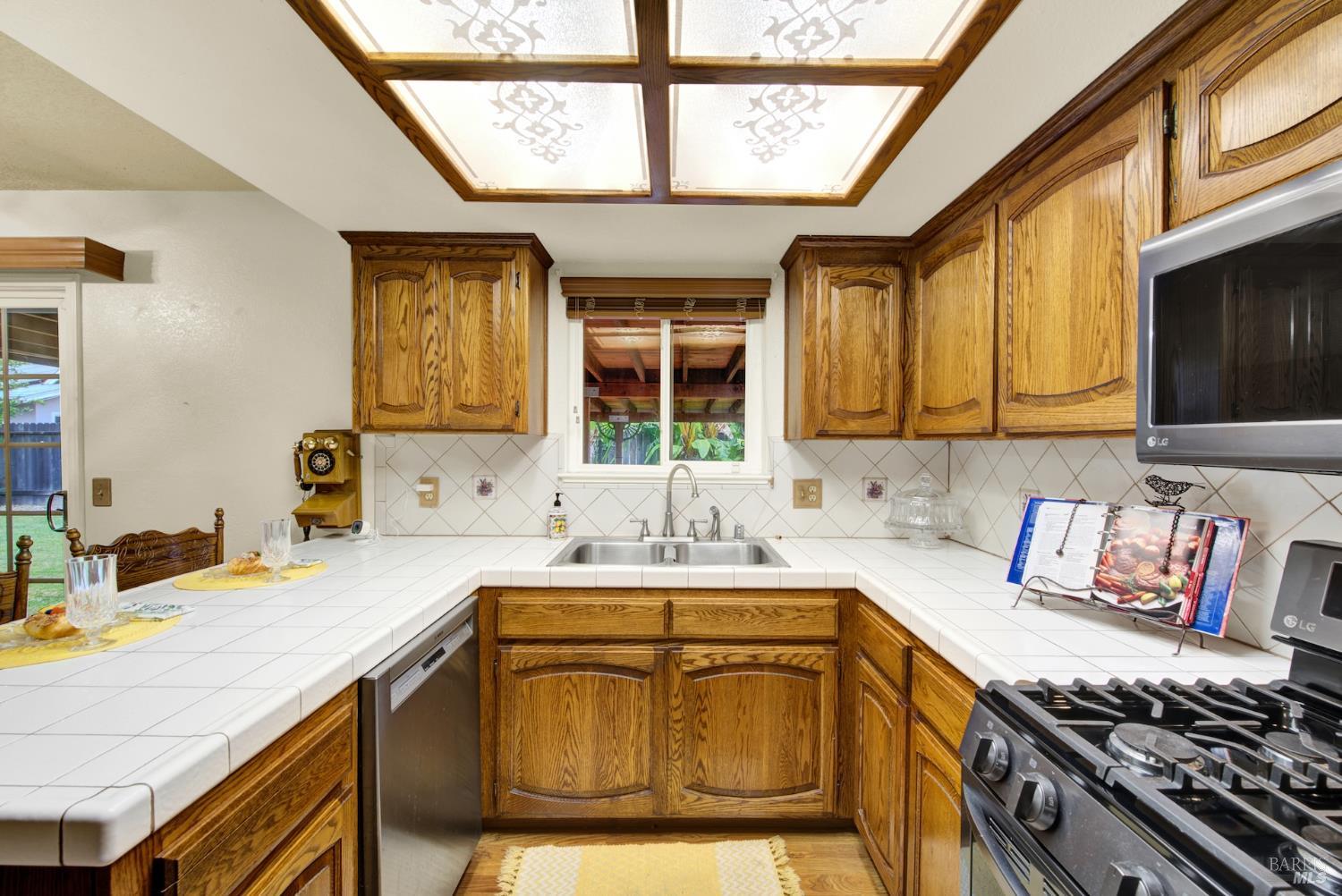 Detail Gallery Image 35 of 78 For 221 Livingston Ave, Vacaville,  CA 95687 - 3 Beds | 2 Baths