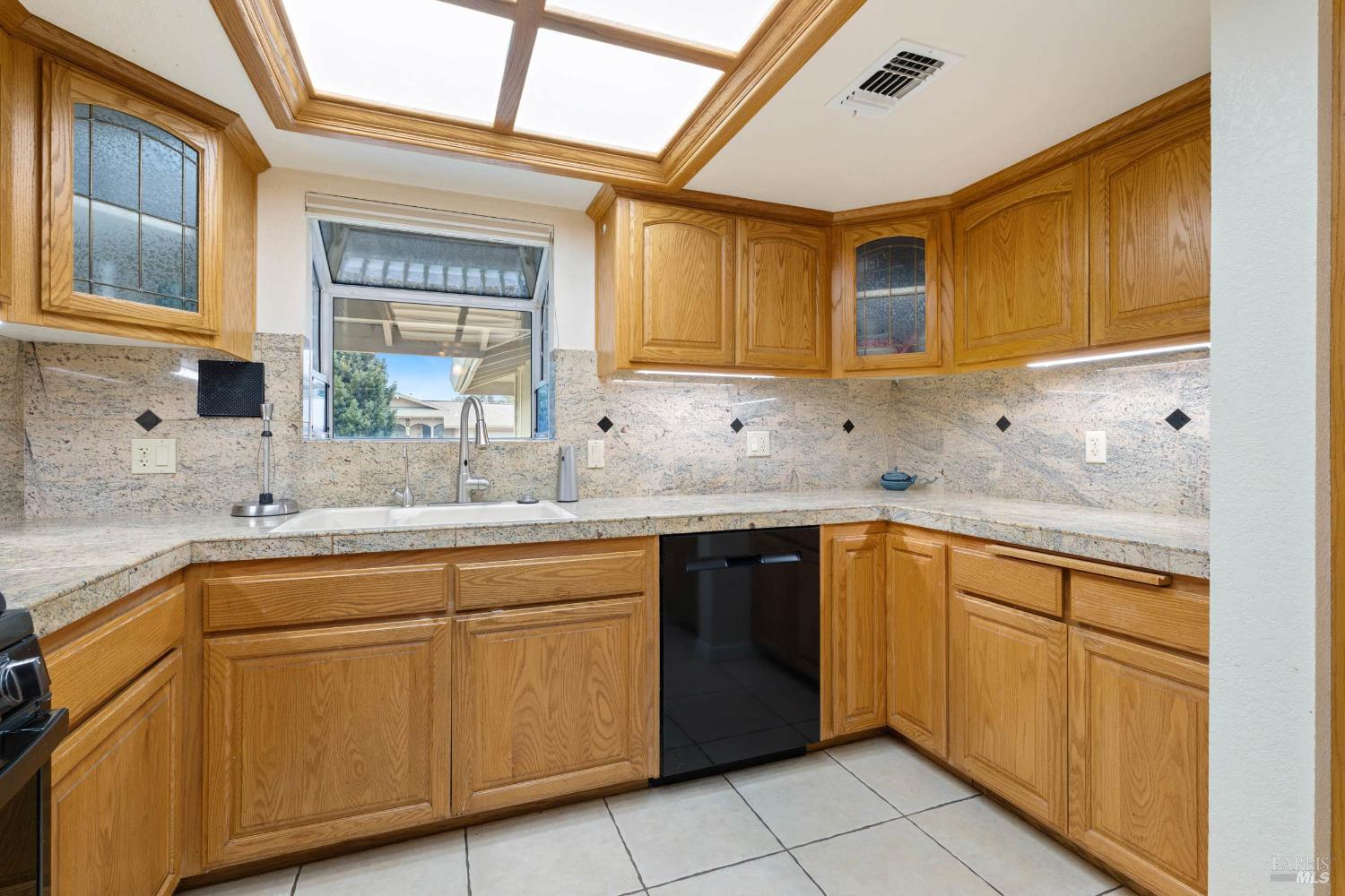 Detail Gallery Image 11 of 45 For 625 Cypress St, Dixon,  CA 95620 - 3 Beds | 2 Baths