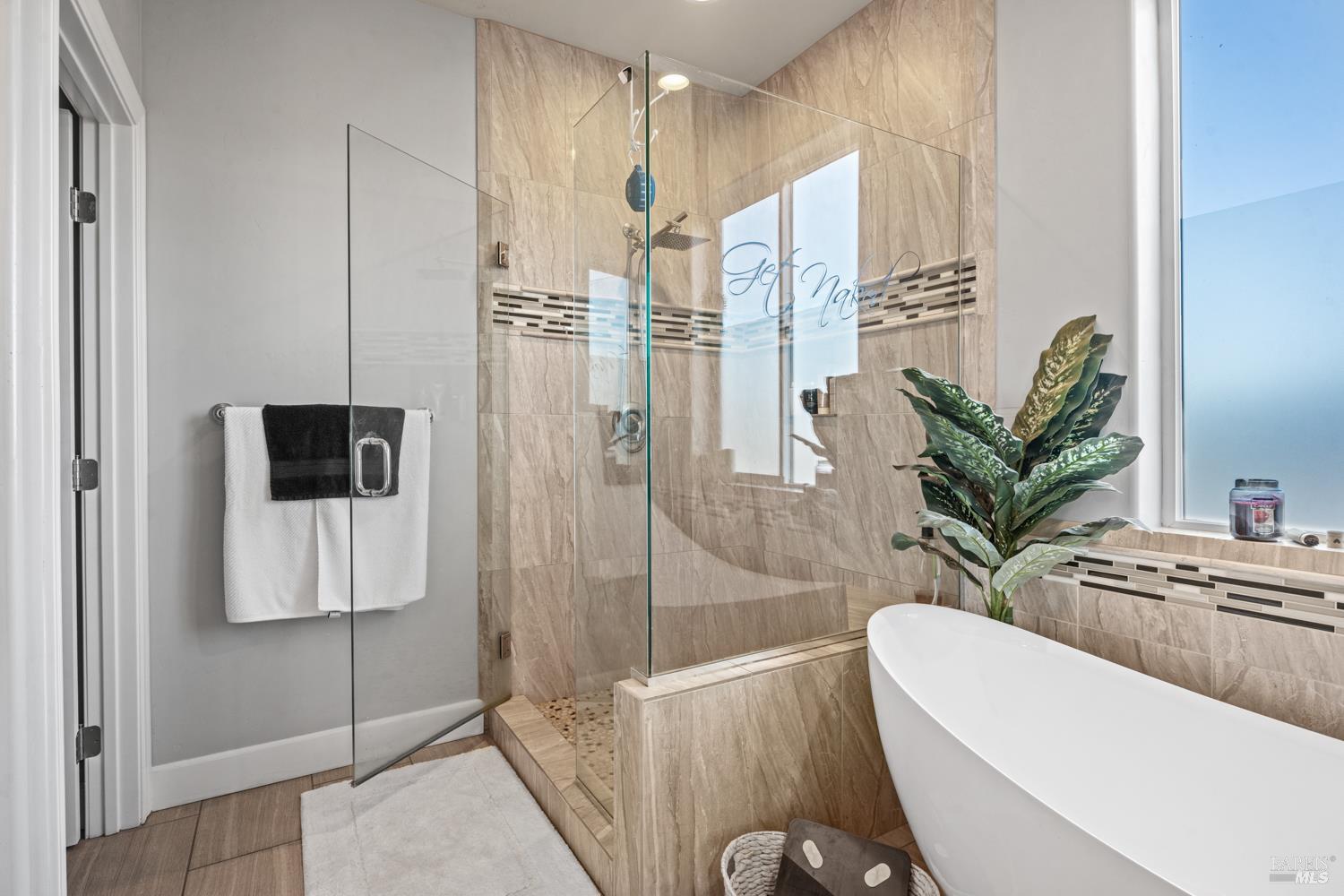 Detail Gallery Image 17 of 41 For 531 Tehuacan Rd, Ukiah,  CA 95482 - 4 Beds | 3 Baths