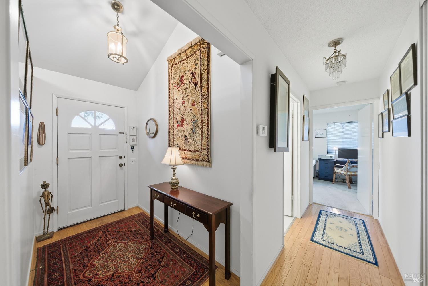 Detail Gallery Image 8 of 32 For 1339 Mission Dr, Sonoma,  CA 95476 - 2 Beds | 2 Baths