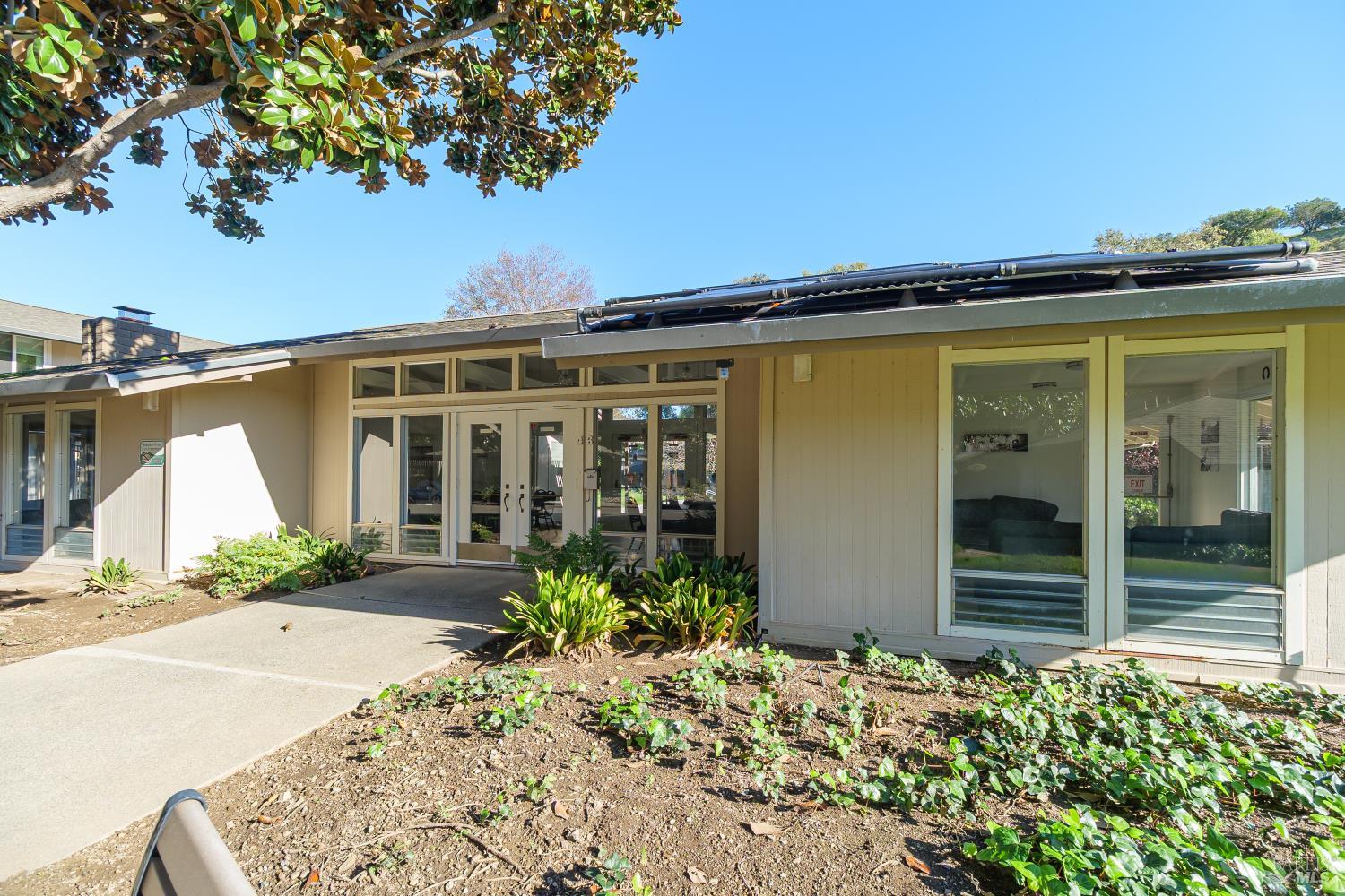 Detail Gallery Image 23 of 28 For 71 Roundtree Blvd, San Rafael,  CA 94903 - 2 Beds | 1/1 Baths