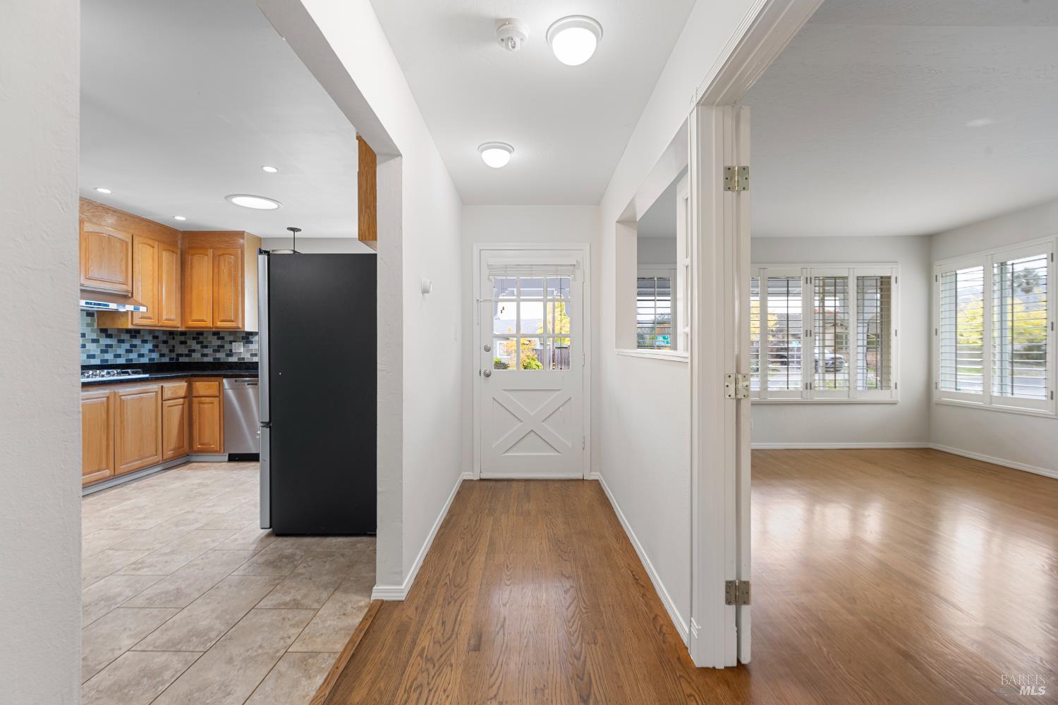 Detail Gallery Image 10 of 58 For 700 Tamarack Dr, San Rafael,  CA 94903 - 3 Beds | 2 Baths