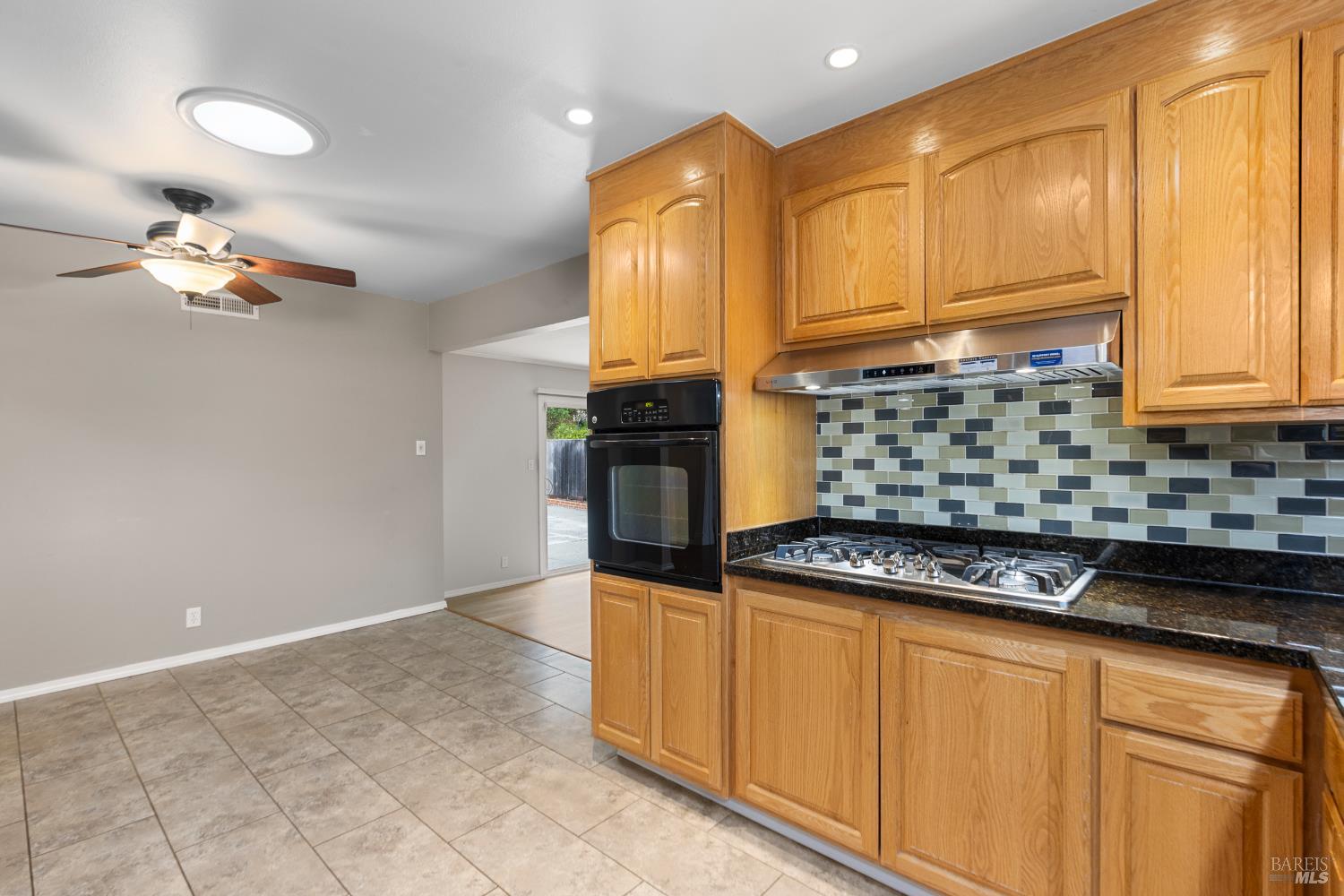 Detail Gallery Image 16 of 58 For 700 Tamarack Dr, San Rafael,  CA 94903 - 3 Beds | 2 Baths