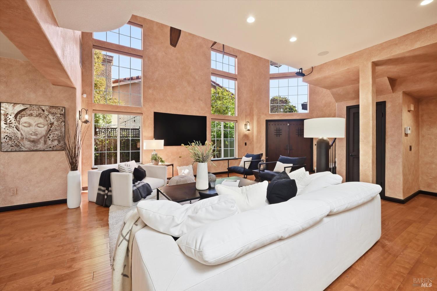 Detail Gallery Image 4 of 53 For 28 S Newport Dr, Napa,  CA 94559 - 5 Beds | 3 Baths