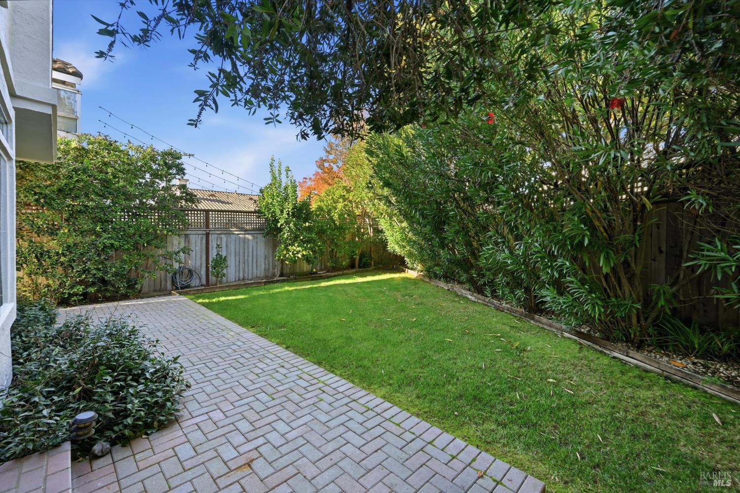 Detail Gallery Image 18 of 53 For 28 S Newport Dr, Napa,  CA 94559 - 5 Beds | 3 Baths