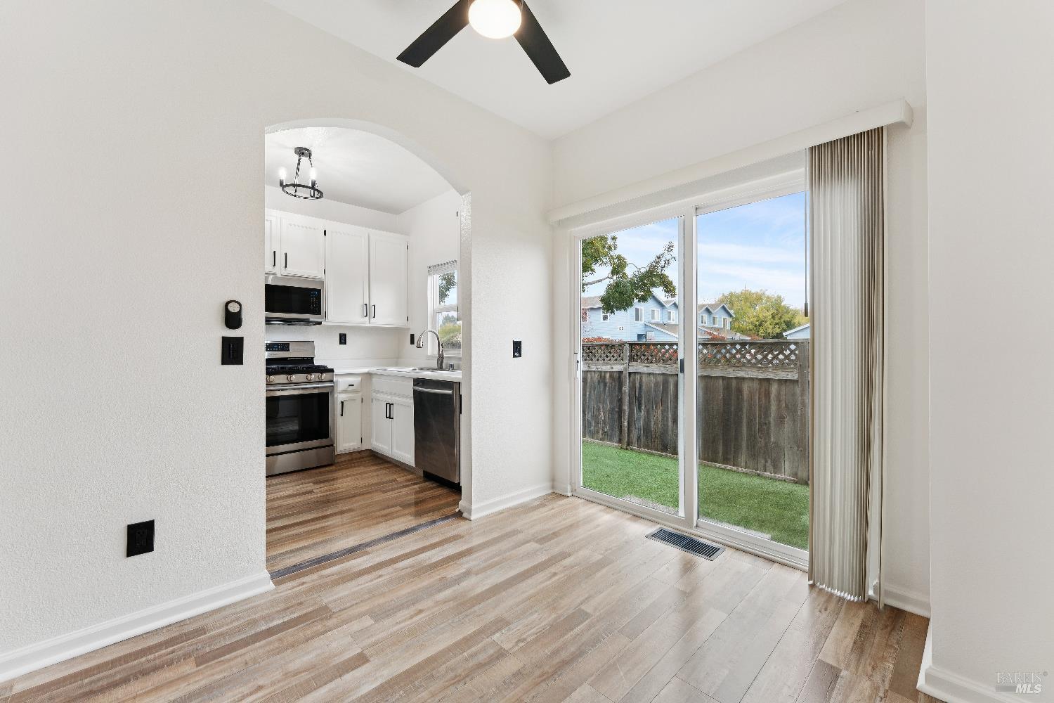 Detail Gallery Image 11 of 37 For 686 Santa Ana Cir, Santa Rosa,  CA 95404 - 3 Beds | 2/1 Baths