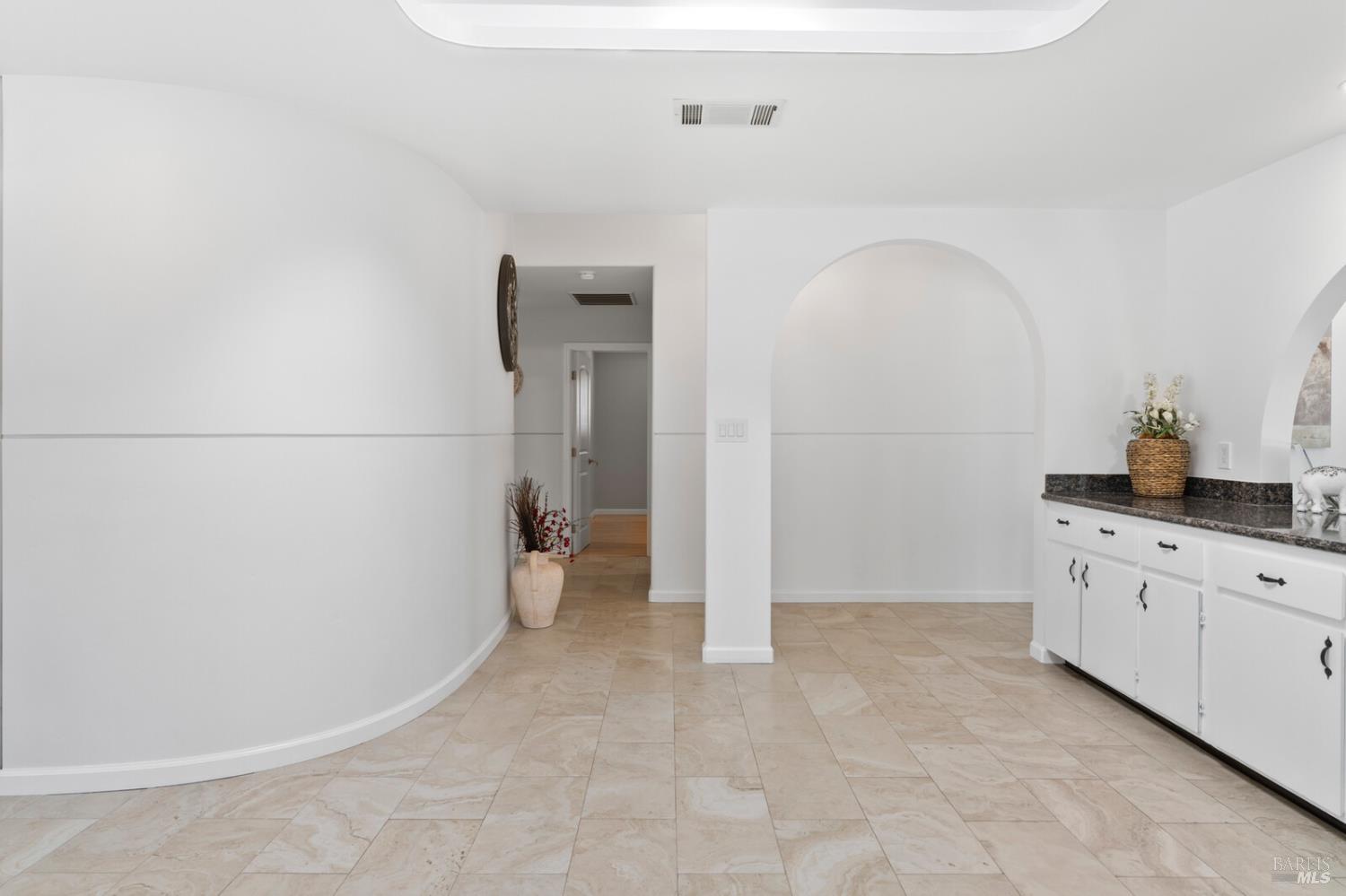 Detail Gallery Image 20 of 71 For 1649 California Dr, Vacaville,  CA 95687 - 5 Beds | 2/1 Baths