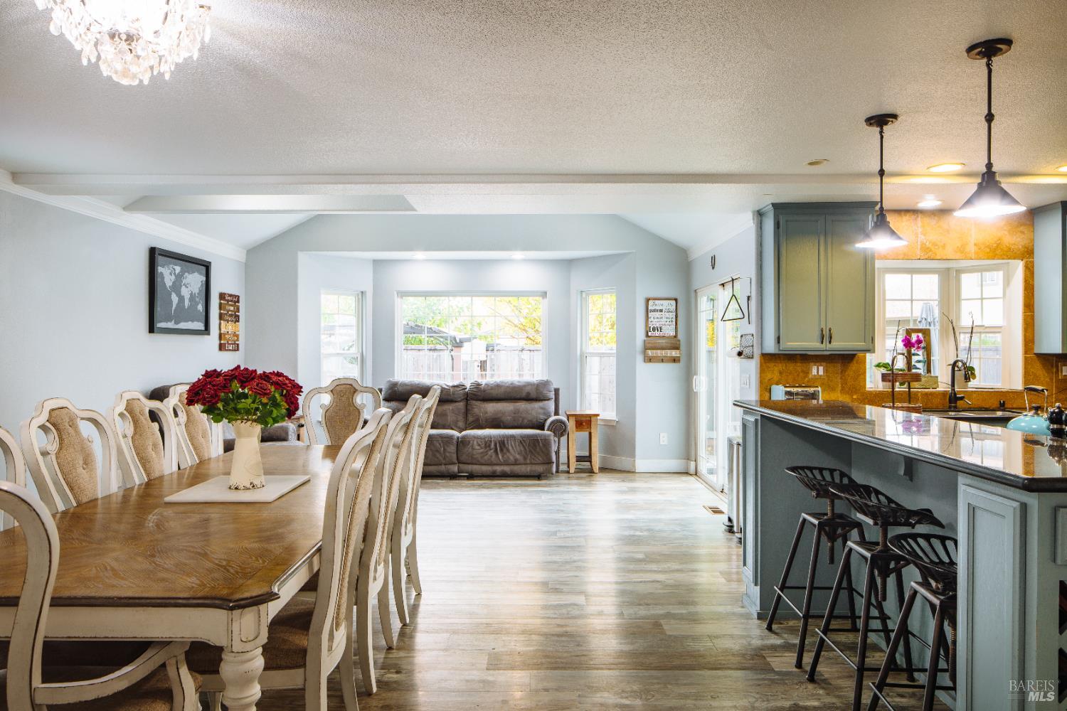 Detail Gallery Image 4 of 53 For 236 Belfiore Ln, Windsor,  CA 95492 - 4 Beds | 3 Baths