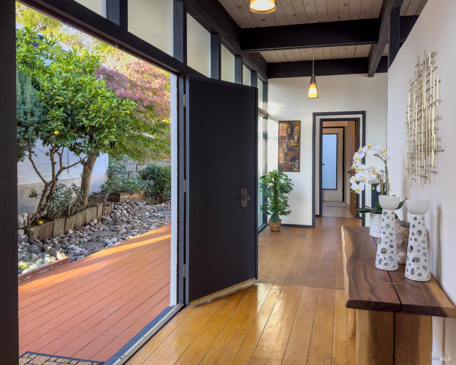 Detail Gallery Image 11 of 51 For 213 Cleveland Ct, Mill Valley,  CA 94941 - 2 Beds | 2 Baths