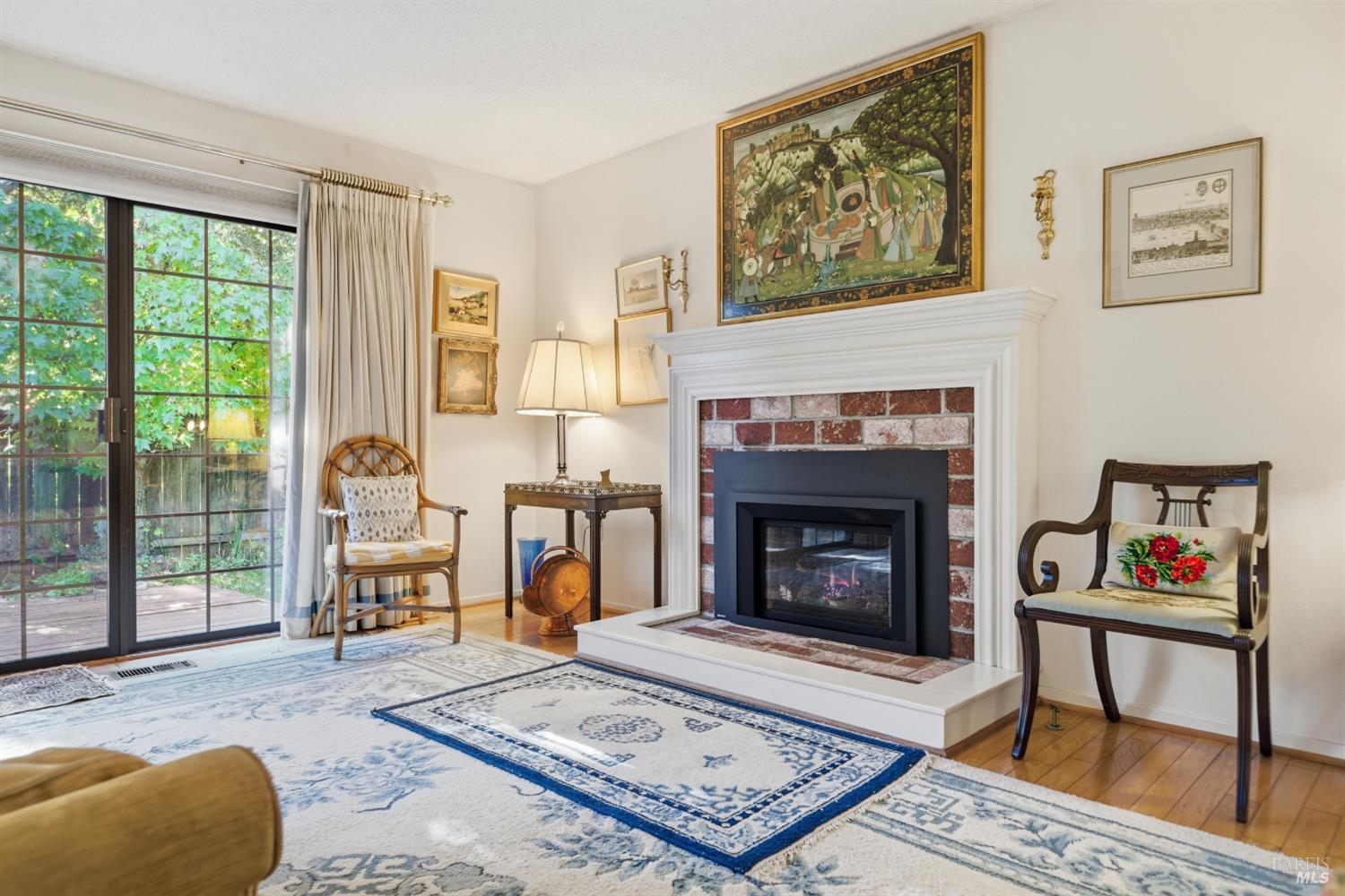 Detail Gallery Image 5 of 32 For 1339 Mission Dr, Sonoma,  CA 95476 - 2 Beds | 2 Baths