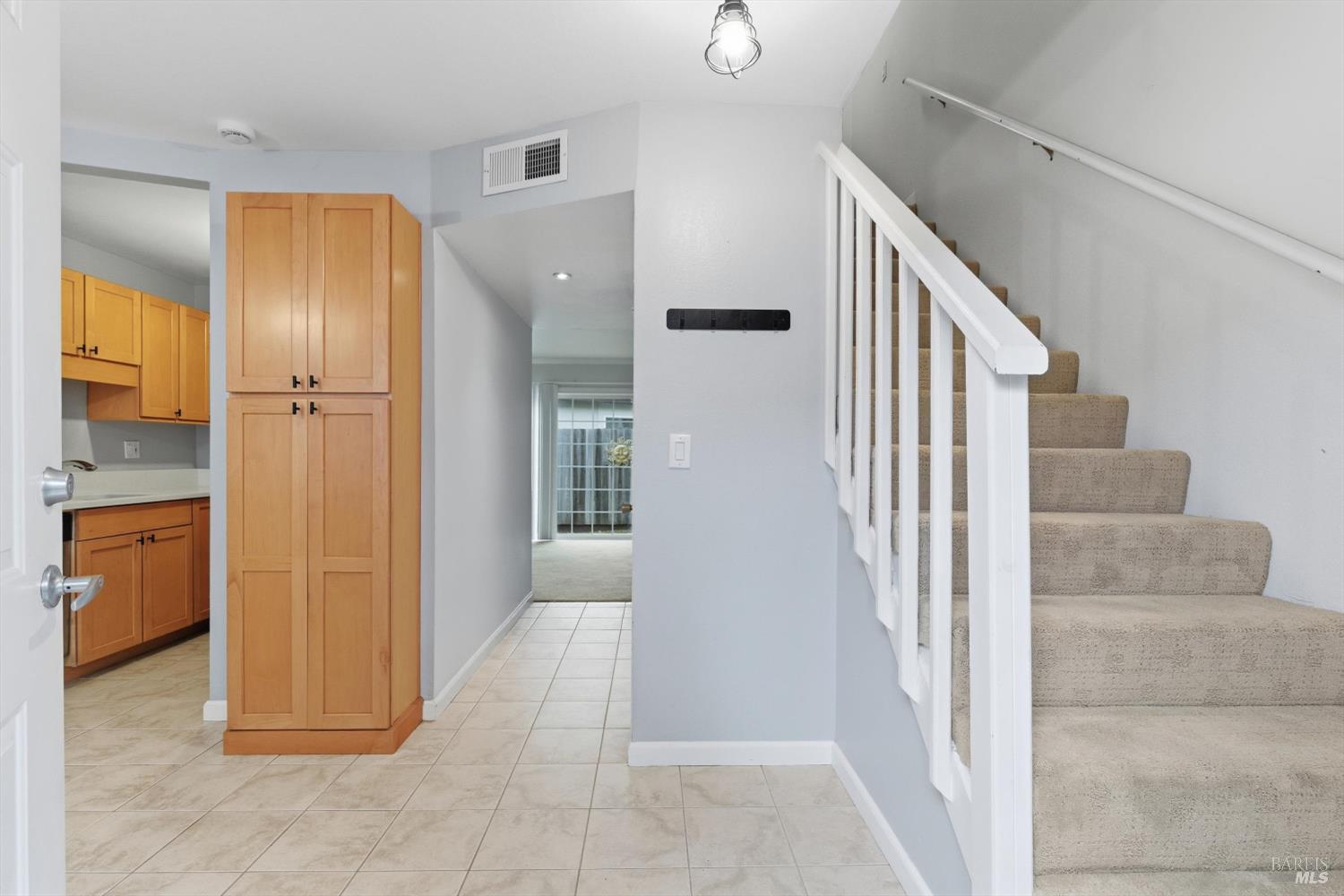 Detail Gallery Image 6 of 13 For 1452 Townview Dr, Santa Rosa,  CA 95405 - 2 Beds | 1/1 Baths