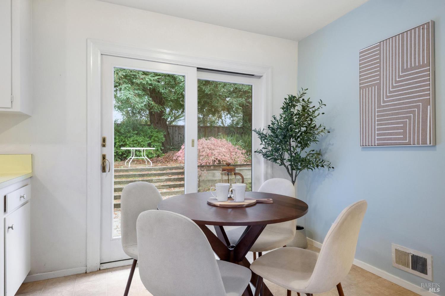 Detail Gallery Image 19 of 42 For 295 Stuyvesant Dr, San Anselmo,  CA 94960 - 4 Beds | 2/1 Baths