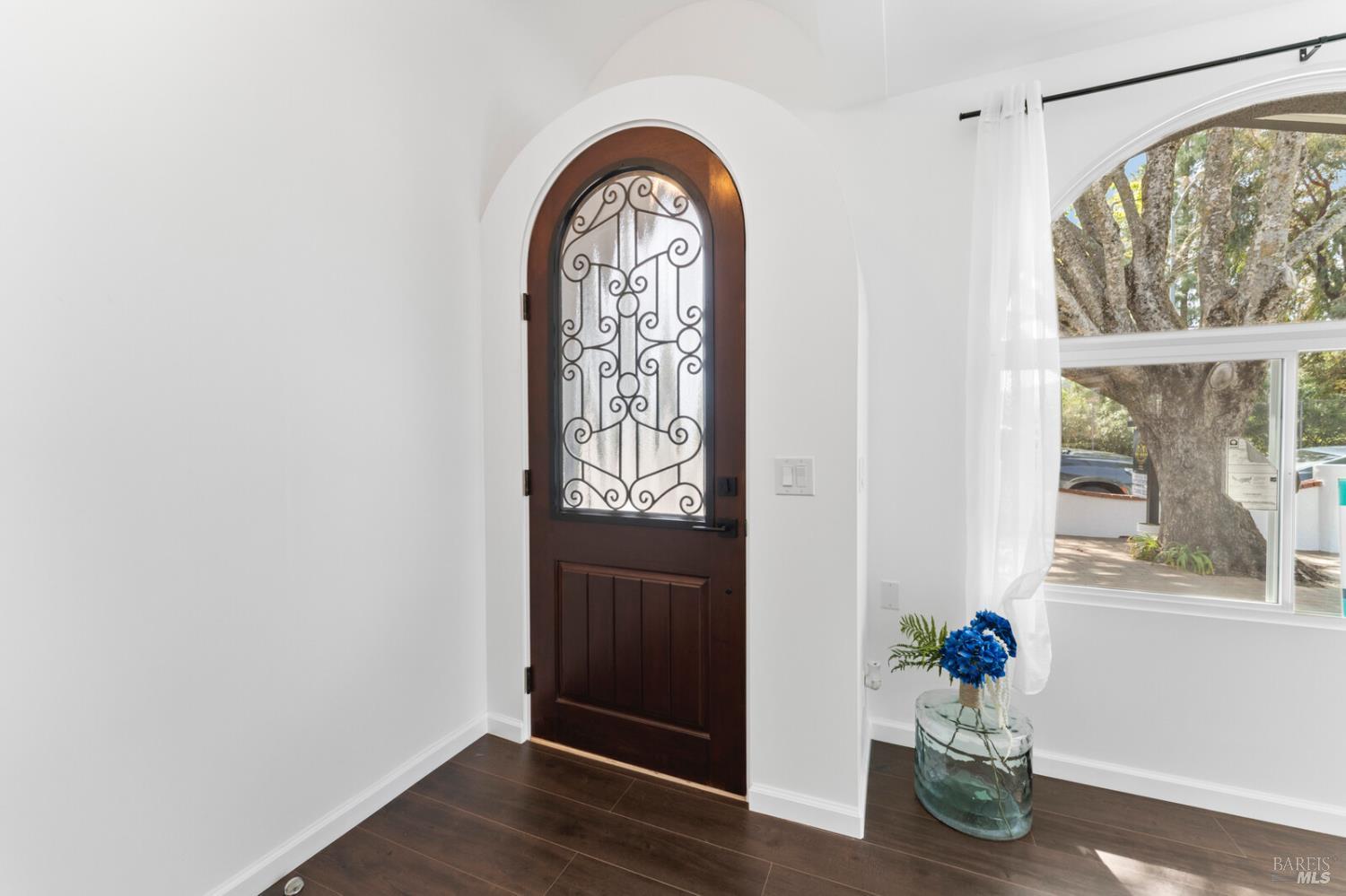 Detail Gallery Image 9 of 71 For 1649 California Dr, Vacaville,  CA 95687 - 5 Beds | 2/1 Baths