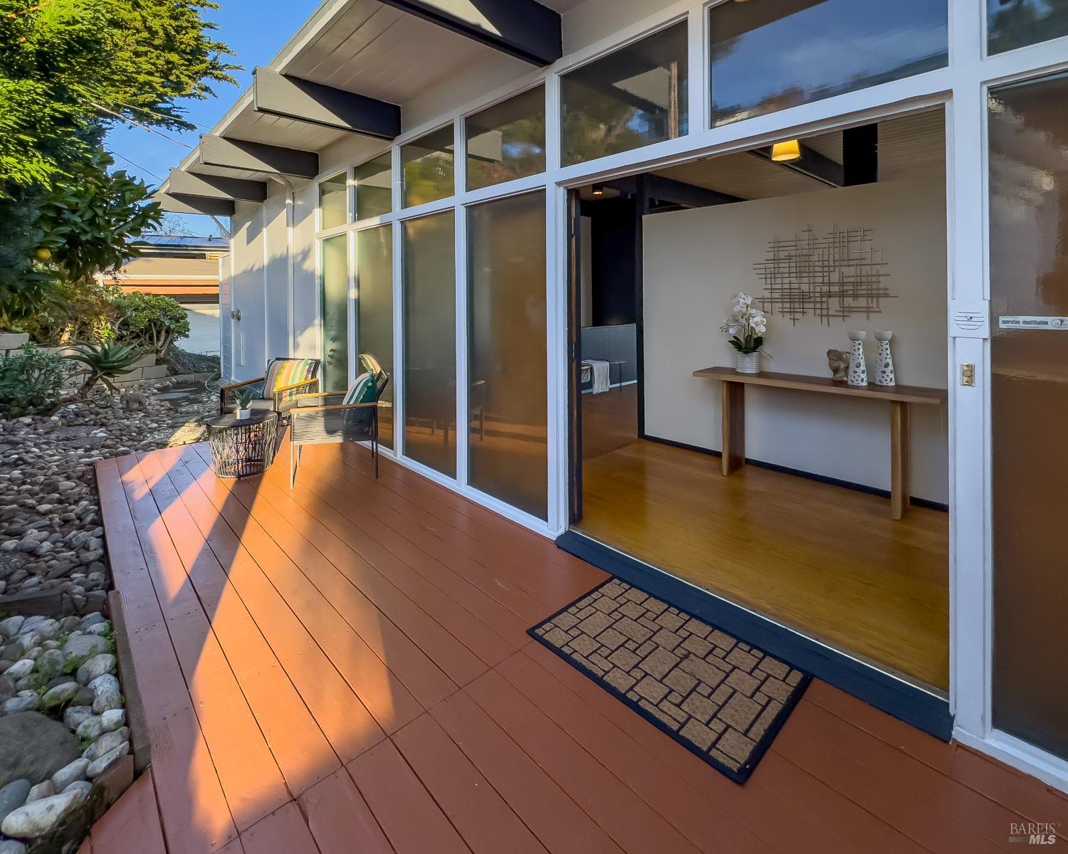 Detail Gallery Image 8 of 51 For 213 Cleveland Ct, Mill Valley,  CA 94941 - 2 Beds | 2 Baths