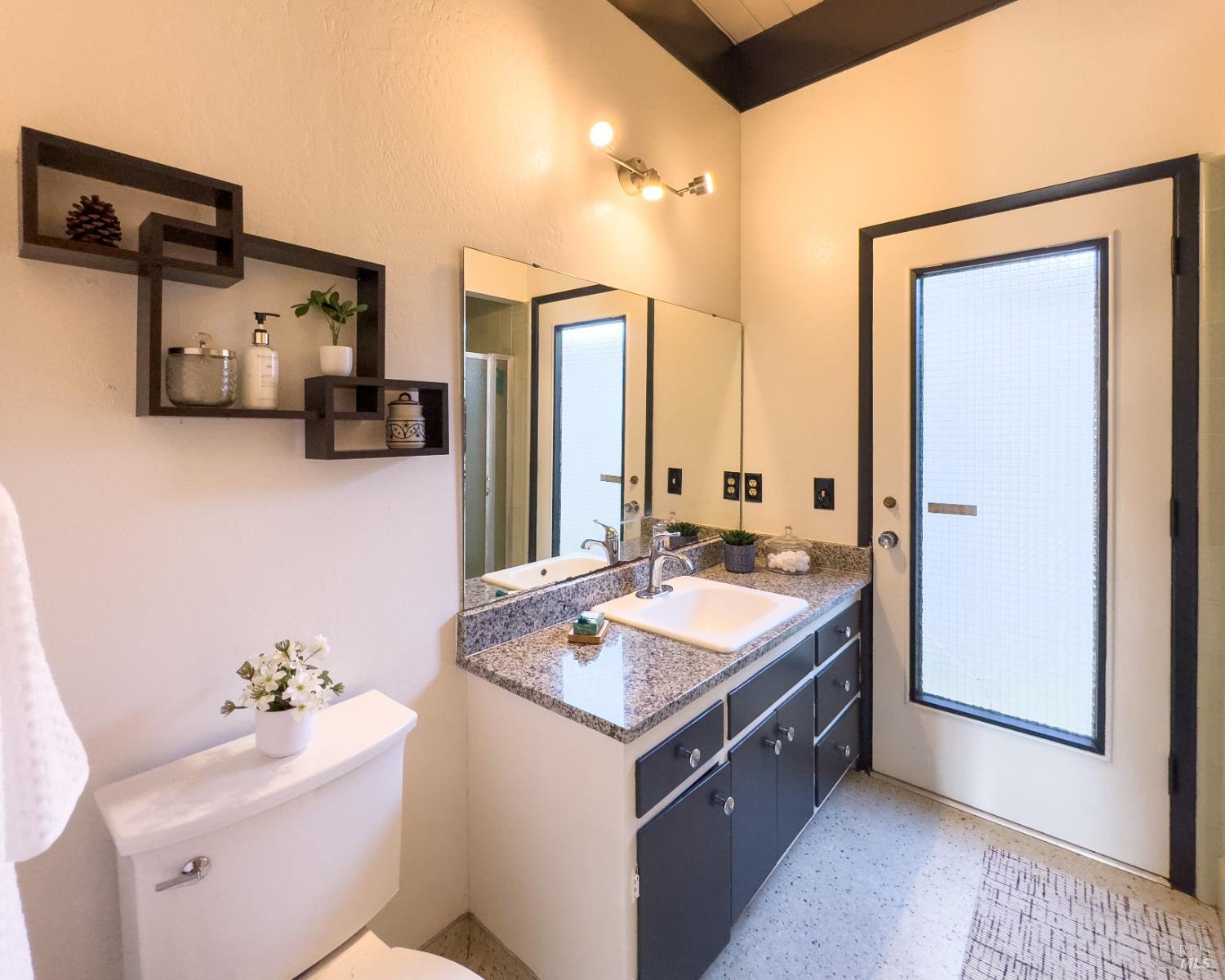 Detail Gallery Image 35 of 51 For 213 Cleveland Ct, Mill Valley,  CA 94941 - 2 Beds | 2 Baths