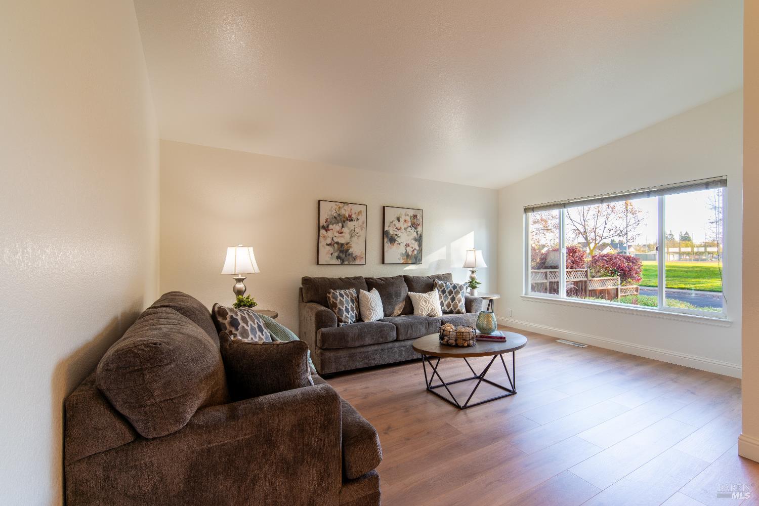 Detail Gallery Image 7 of 48 For 1416 Middlebrook Way, Rohnert Park,  CA 94928 - 3 Beds | 2 Baths