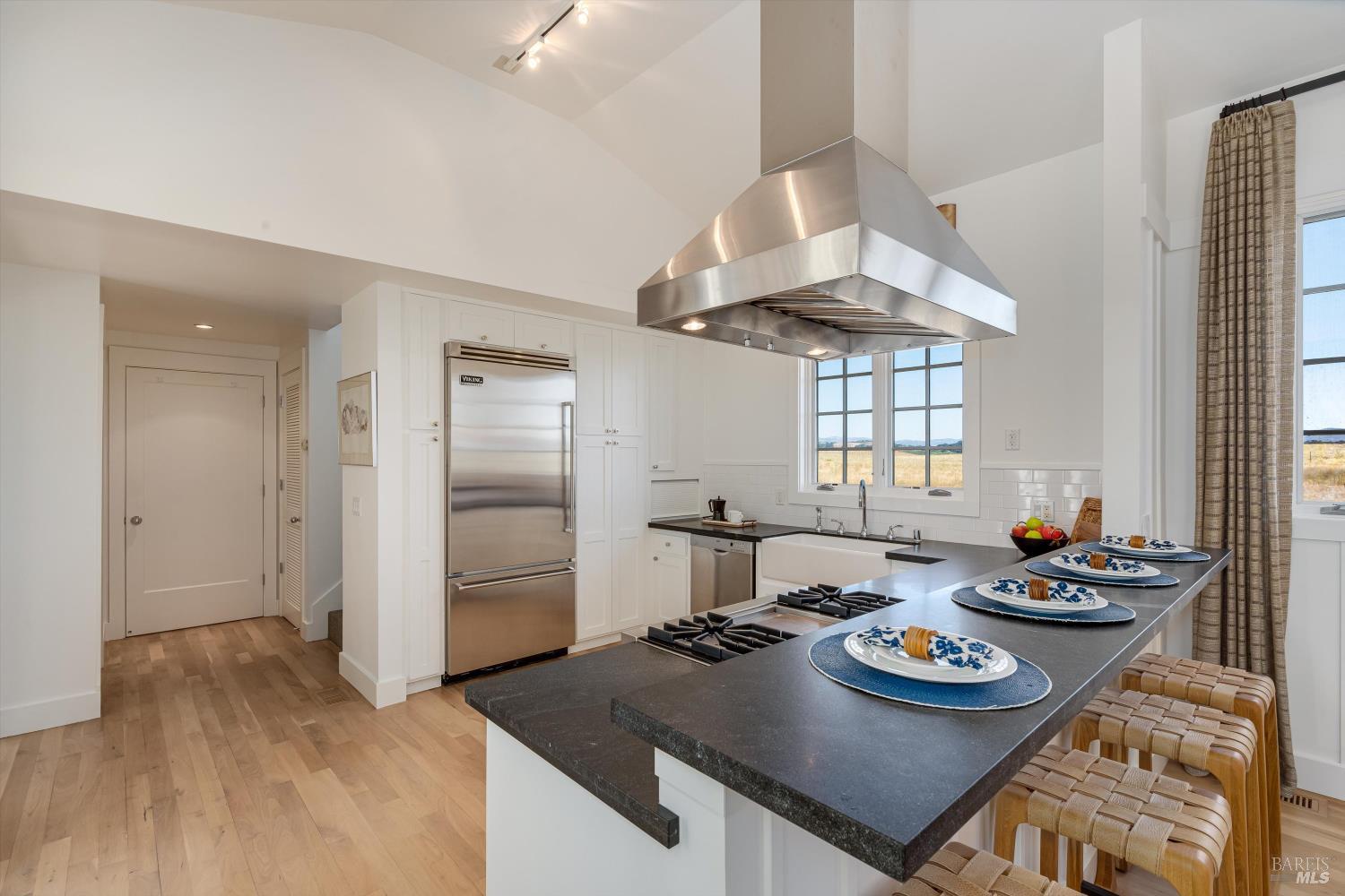 Detail Gallery Image 5 of 86 For 4044 Sonoma Hwy #14,  Napa,  CA 94559 - 2 Beds | 2/1 Baths