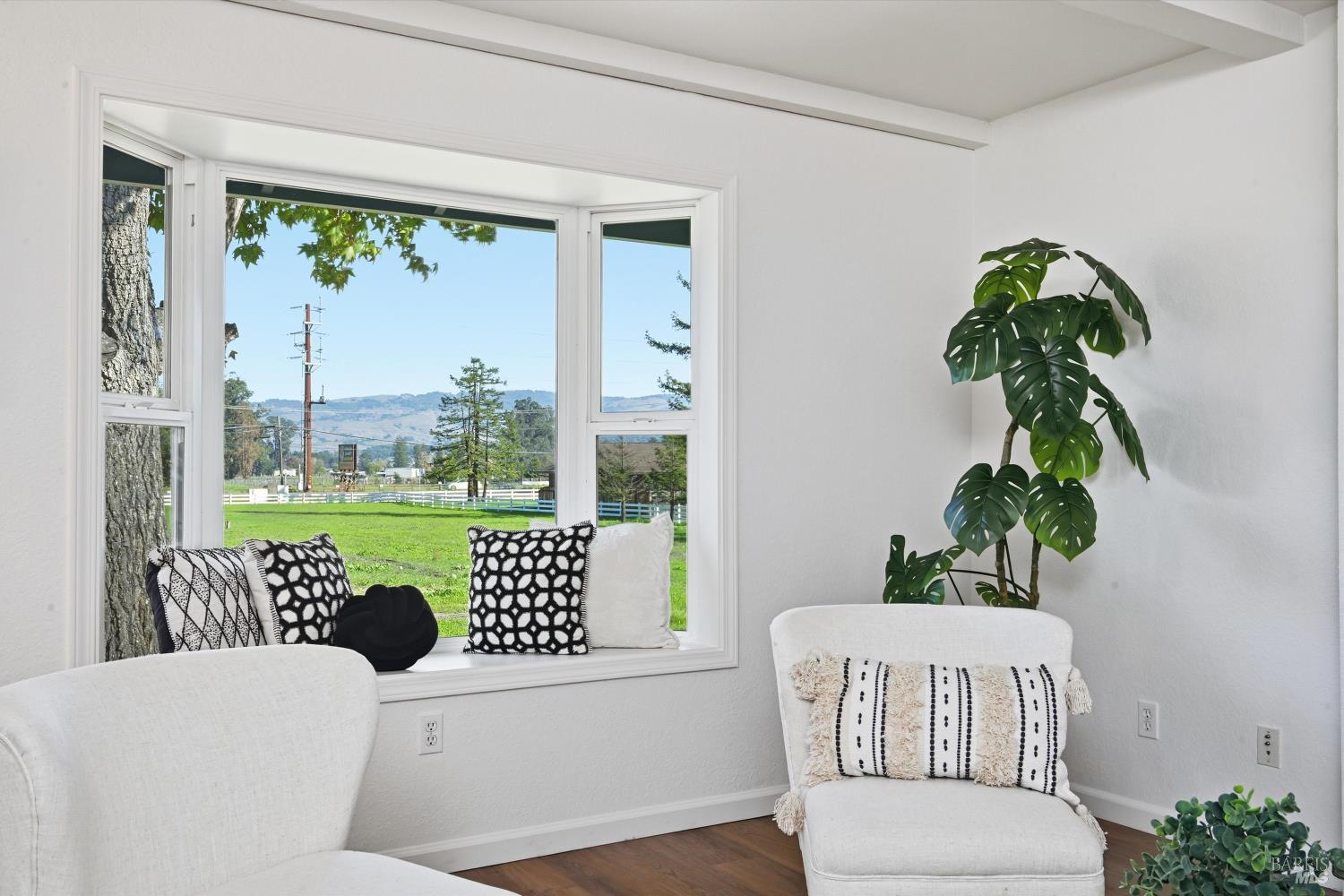 Detail Gallery Image 7 of 31 For 9125 Old Redwood Hwy, Cotati,  CA 94931 - 3 Beds | 2 Baths