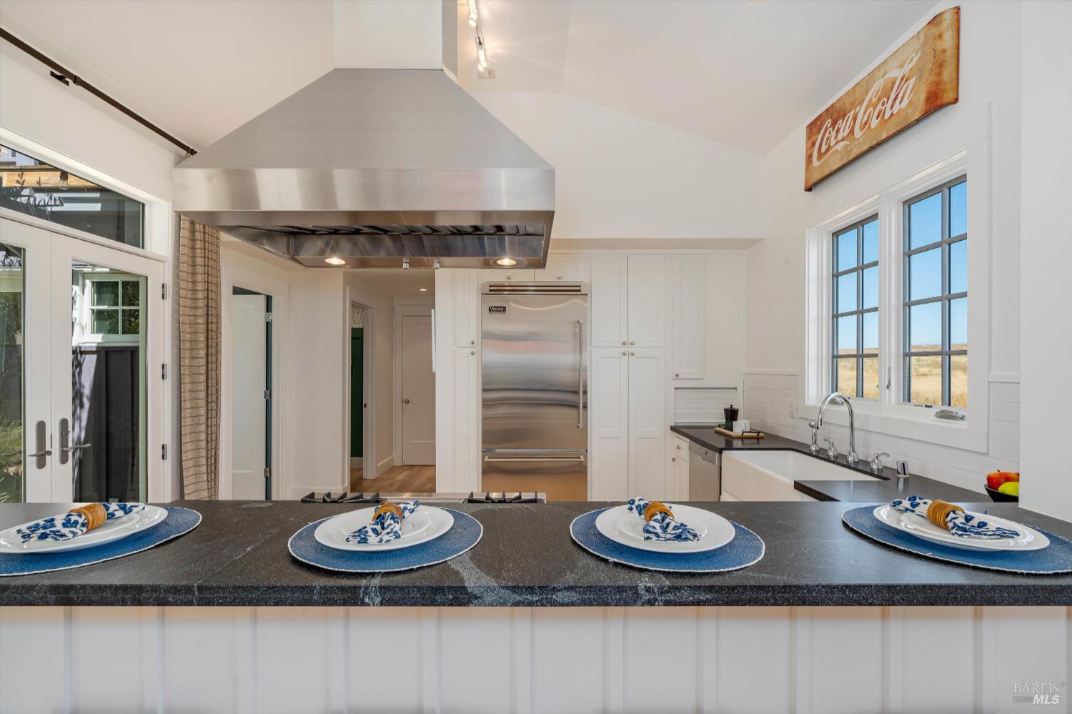 Detail Gallery Image 3 of 86 For 4044 Sonoma Hwy #14,  Napa,  CA 94559 - 2 Beds | 2/1 Baths