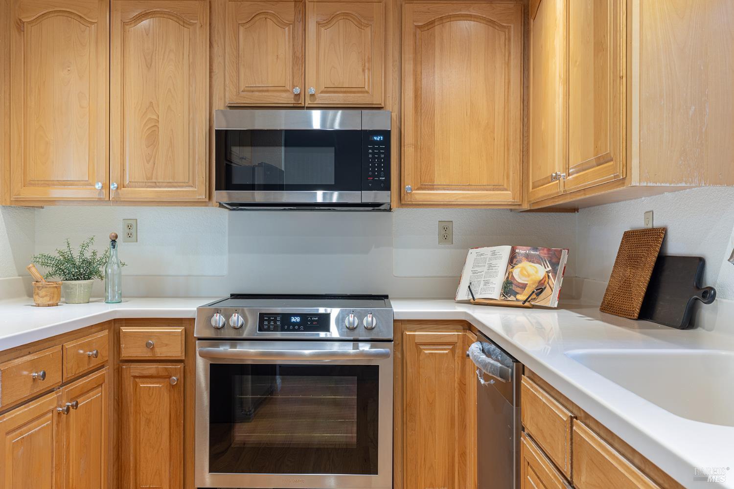 Detail Gallery Image 9 of 56 For 71 Valley Club Cir, Napa,  CA 94558 - 3 Beds | 2/1 Baths