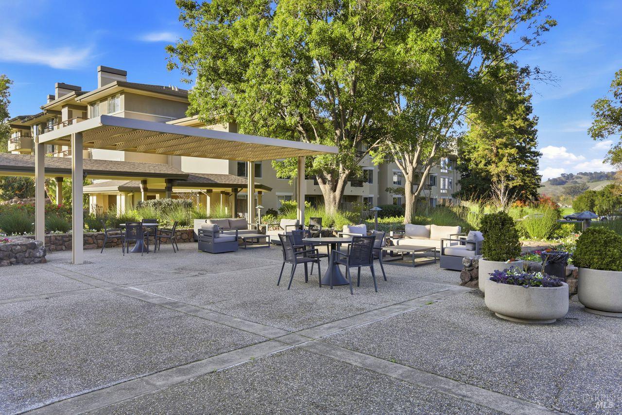 Detail Gallery Image 32 of 33 For 400 Deer Valley Rd 2f,  San Rafael,  CA 94903 - 2 Beds | 2 Baths